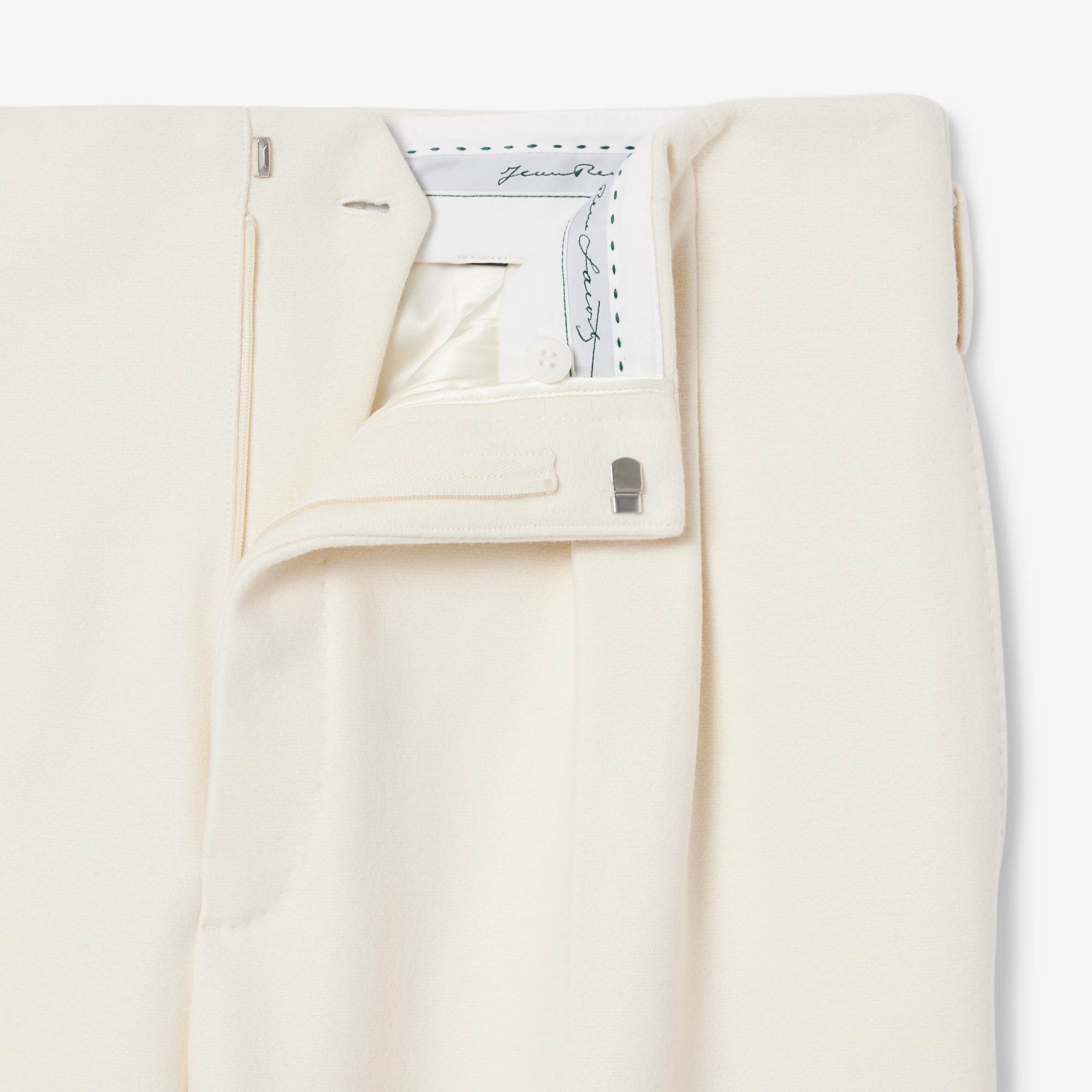 『FW25 Fashion Show』レギュラーフィットホワイトウールパンツ