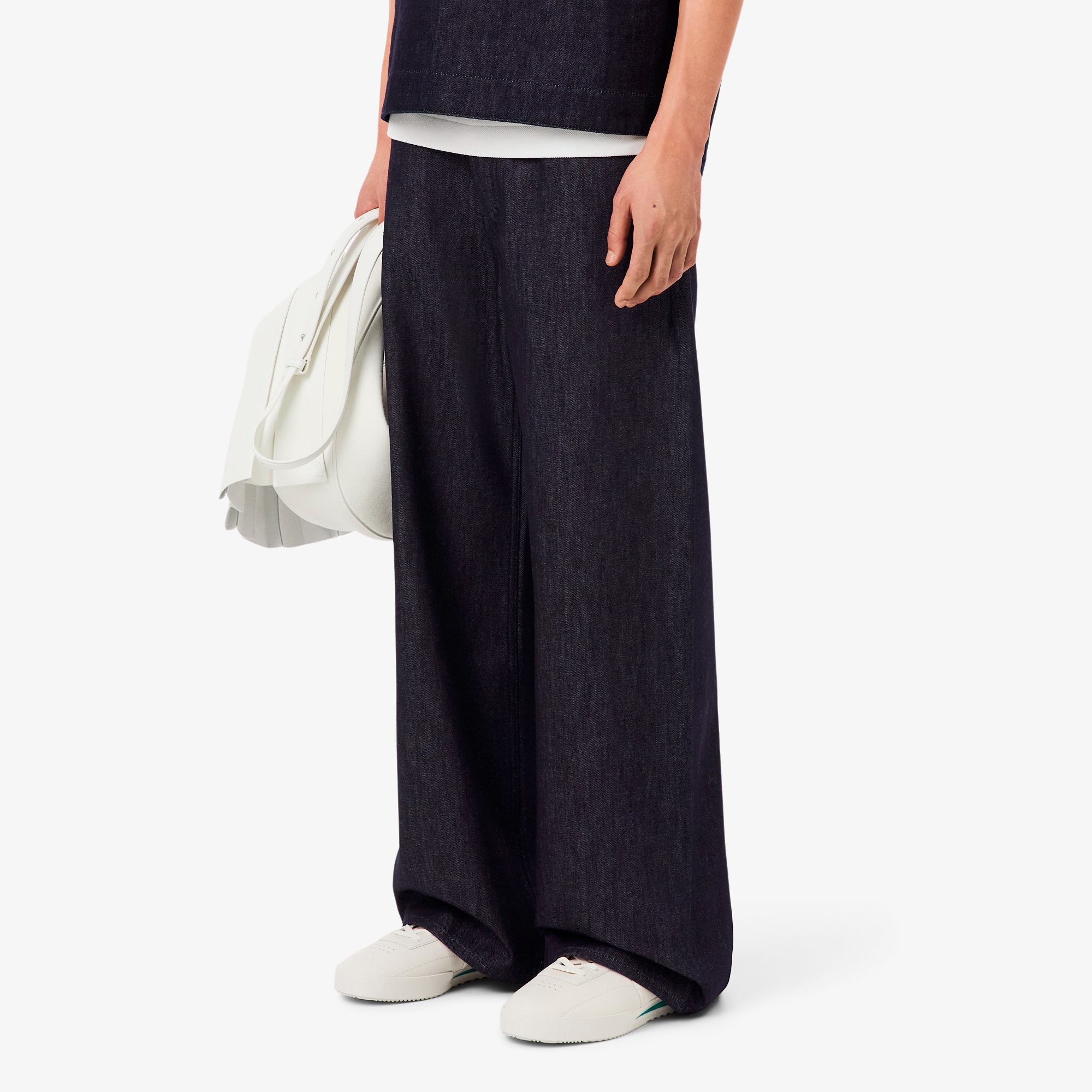 『FW25 Fashion Show』ワイドレッグストレートデニムパンツ