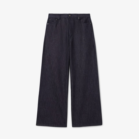 『FW25 Fashion Show』ワイドレッグストレートデニムパンツ