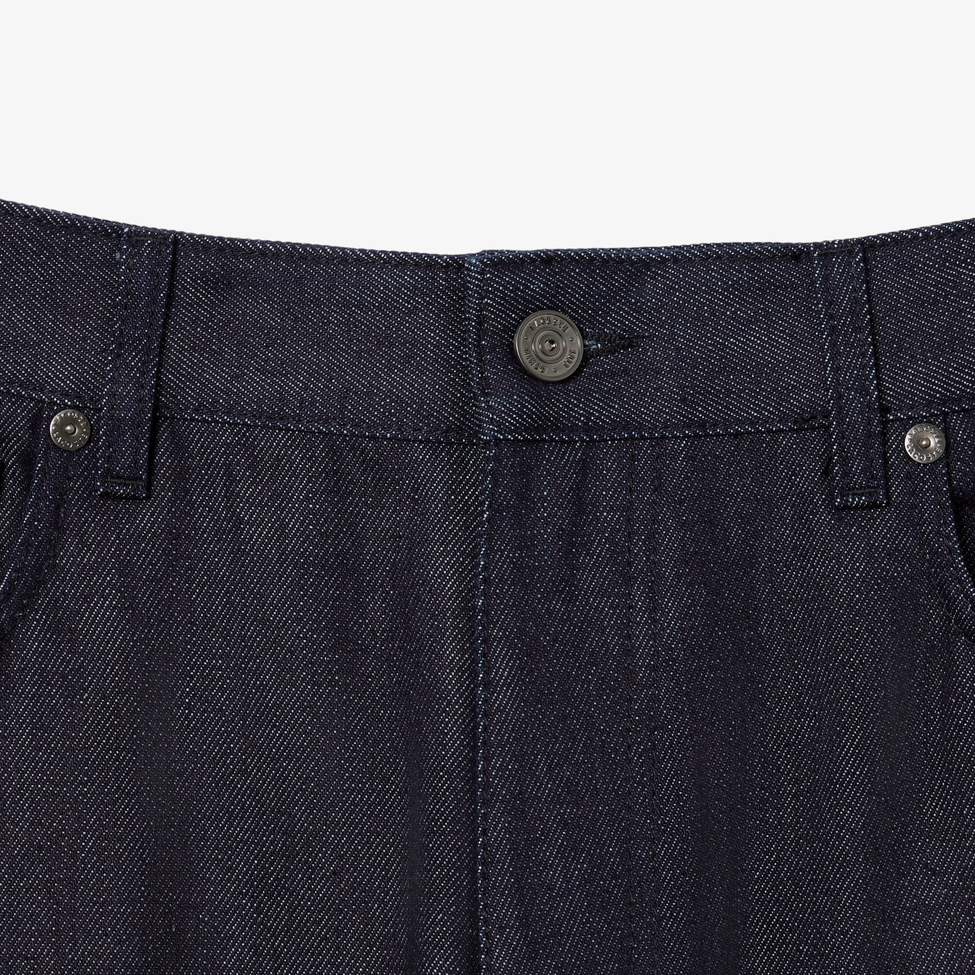 『FW25 Fashion Show』ワイドレッグストレートデニムパンツ