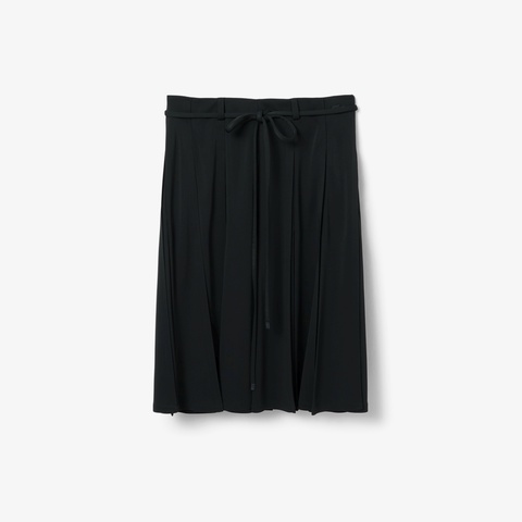 『FW25 Fashion Show』フルイドプリーツスカート