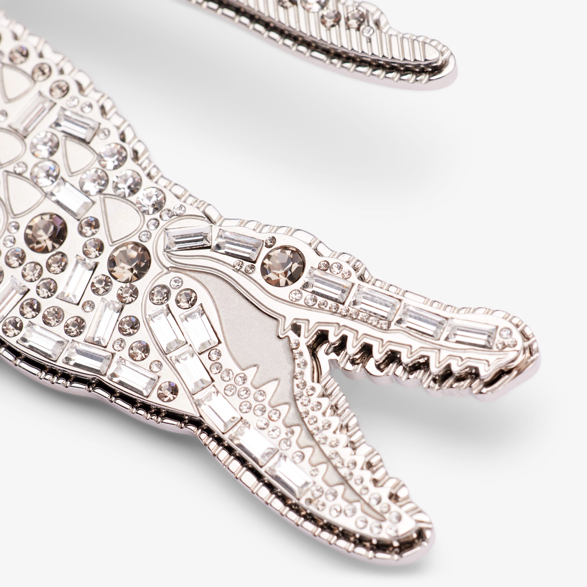 『FW25 Fashion Show』ラインストーンワニブローチ