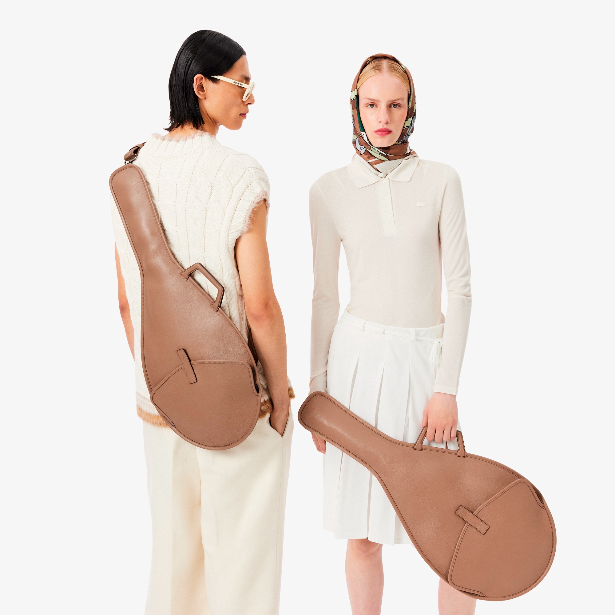 『FW25 Fashion Show』レザー ラケットバッグ