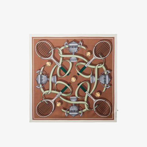 『FW25 Fashion Show』プリントシルクスカーフ