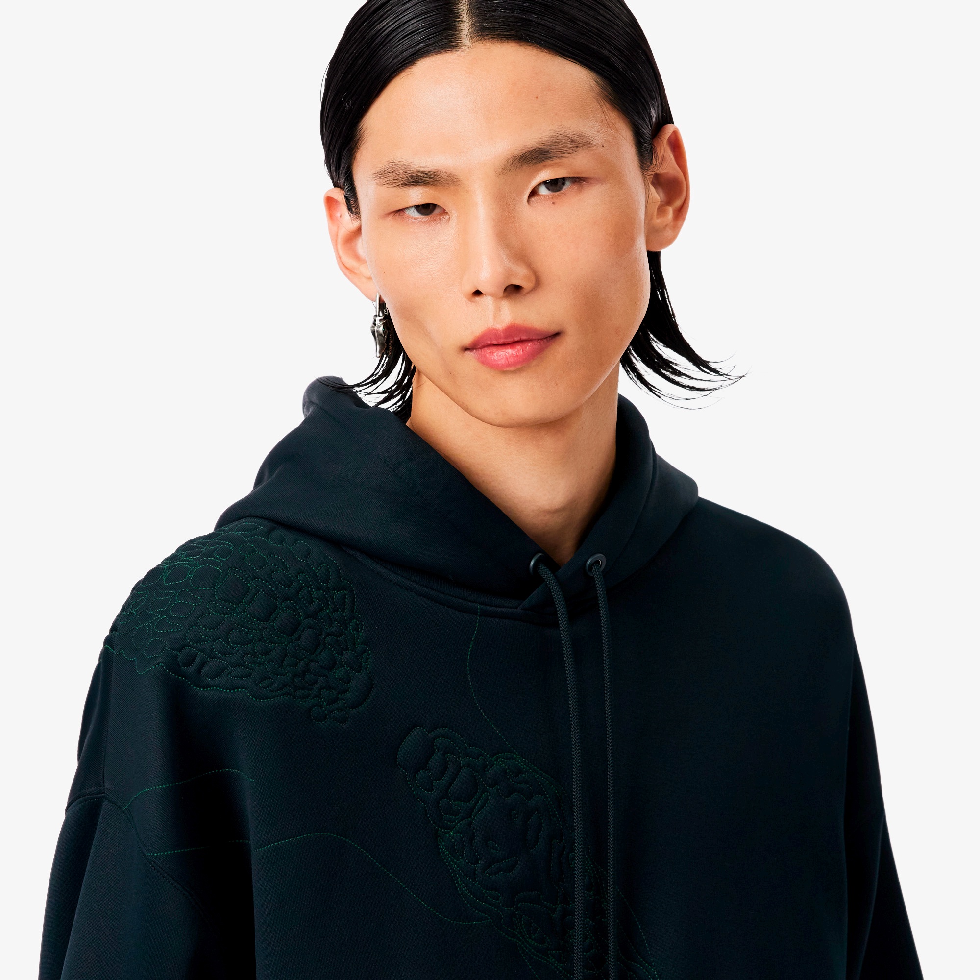 『FW25 Fashion Show』グラフィックステッチフーディー