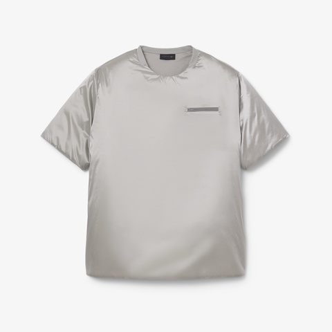 『FW25 Fashion Show』パデッドメタリックTシャツ