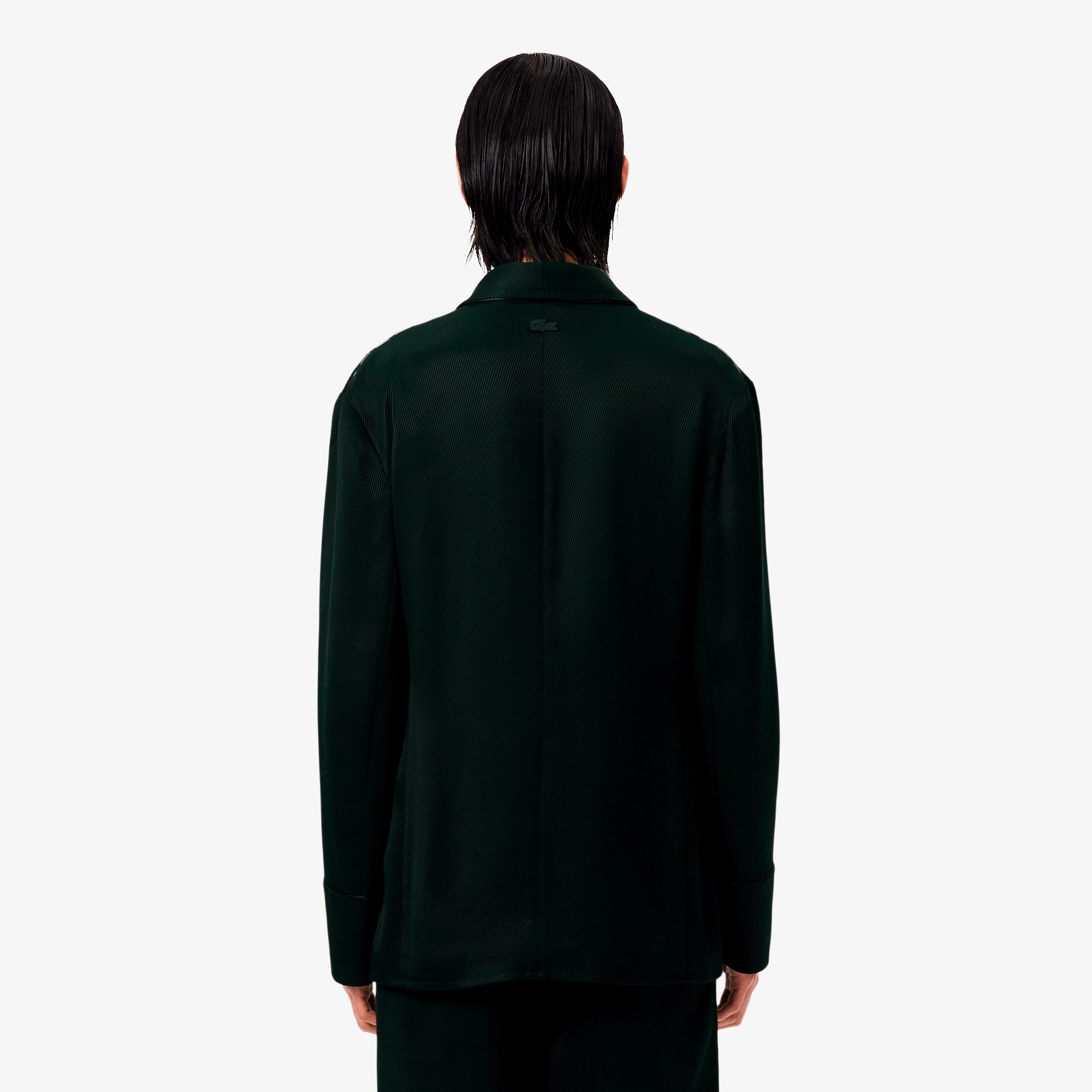 『FW25 Fashion Show』サテンショールカラーブレザー