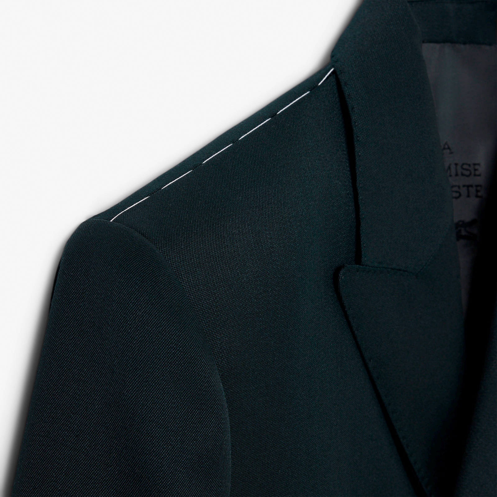 『FW25 Fashion Show』ダブルブレストライトウールブレザー