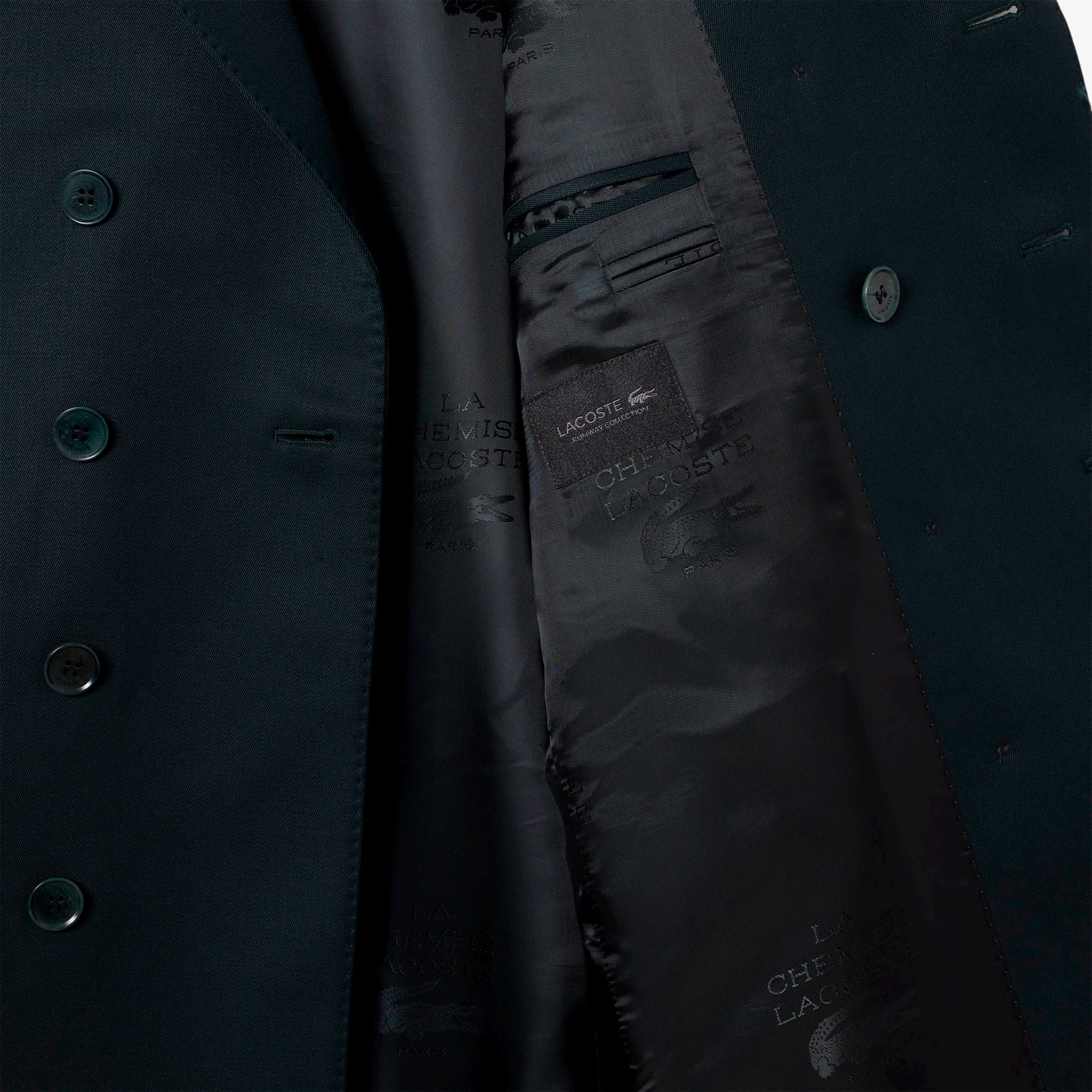 『FW25 Fashion Show』ダブルブレストライトウールブレザー