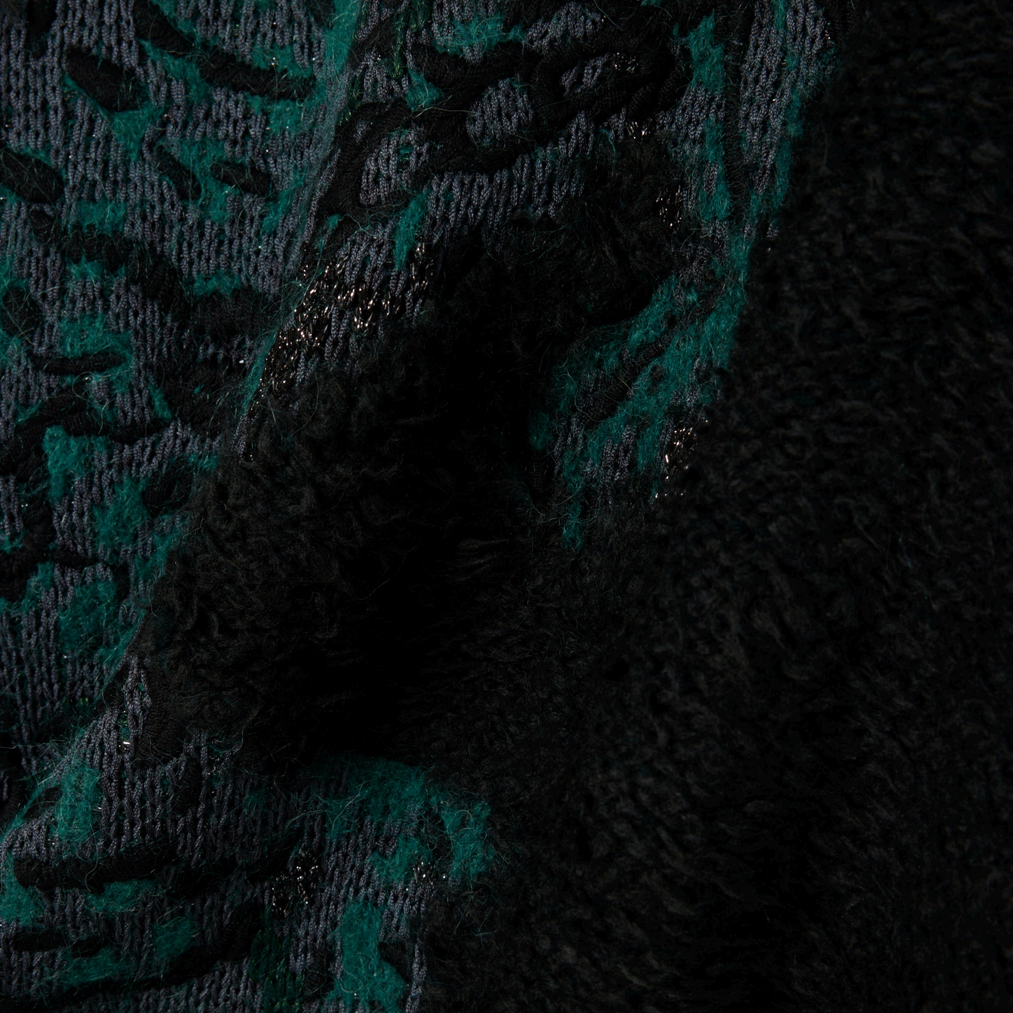 『FW25 Fashion Show』ワニジャカードニットセーター