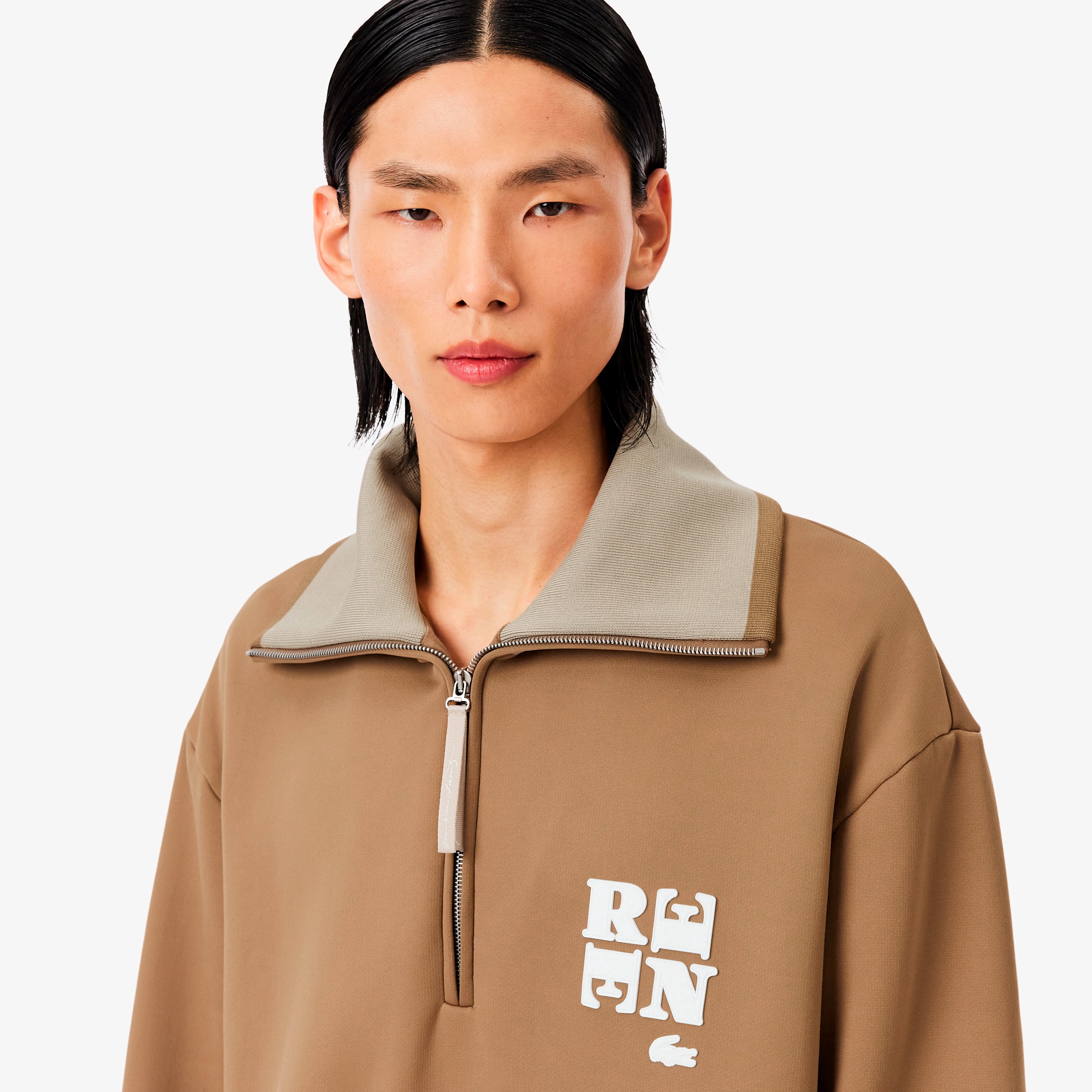 『FW25 Fashion Show』RENEワッペンハイネックハーフジップスウェット