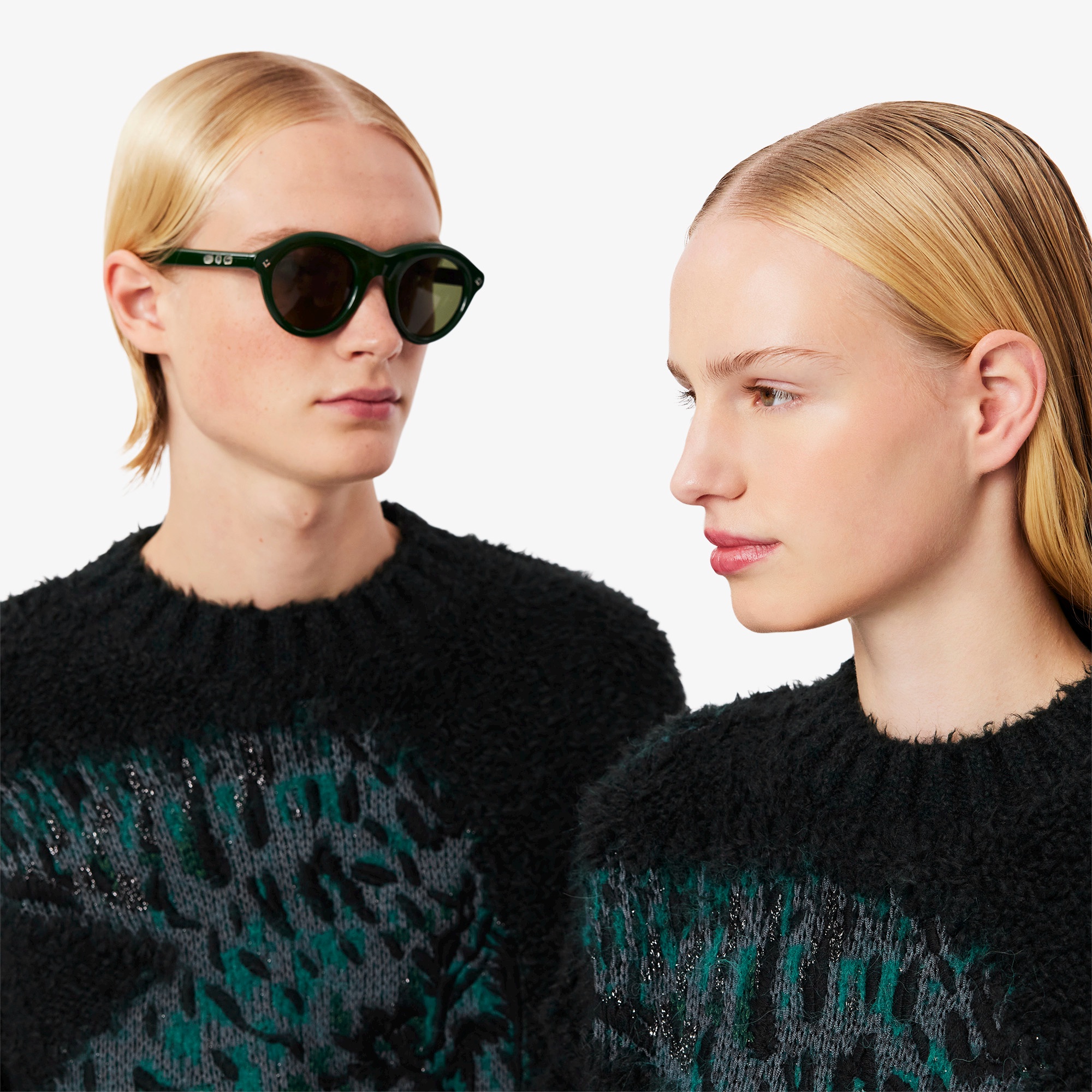 『FW25 Fashion Show』ワニジャカードニットセーター