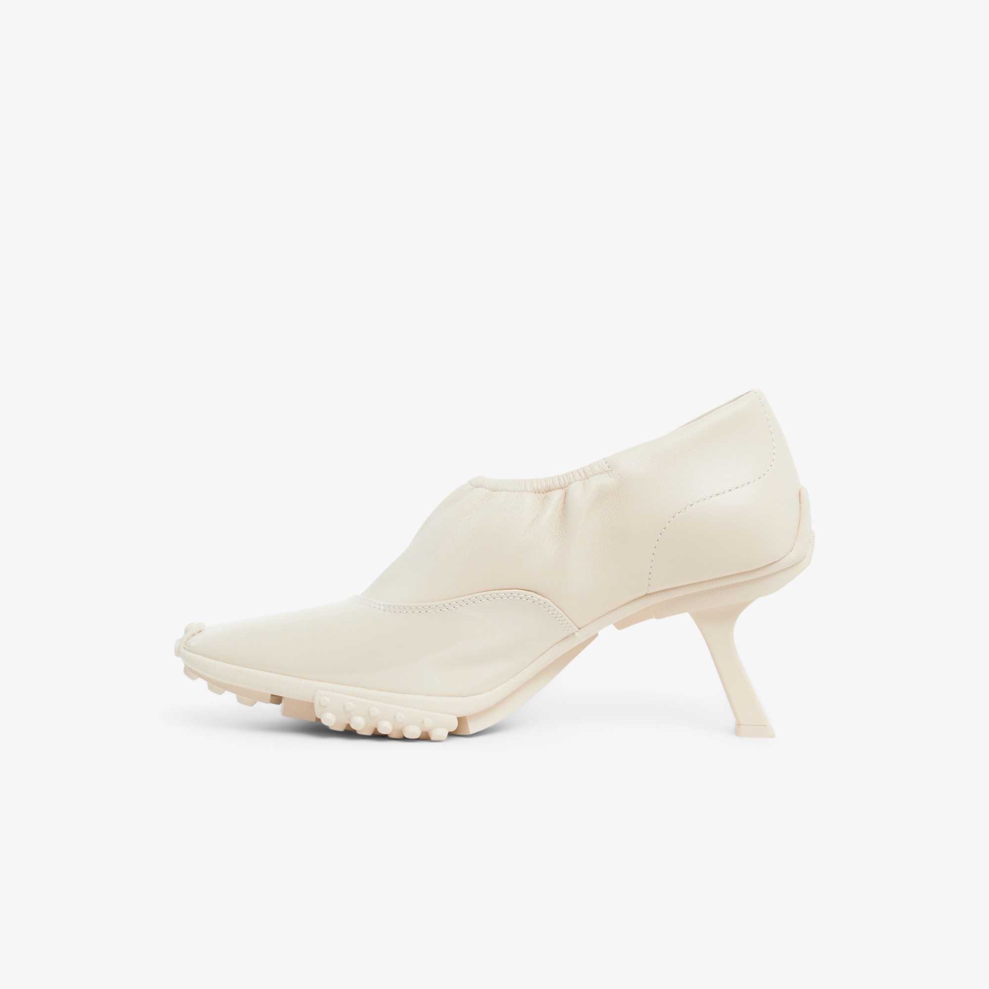 『SS26 Fashion Show』レディース HEEL RUNWAY 126