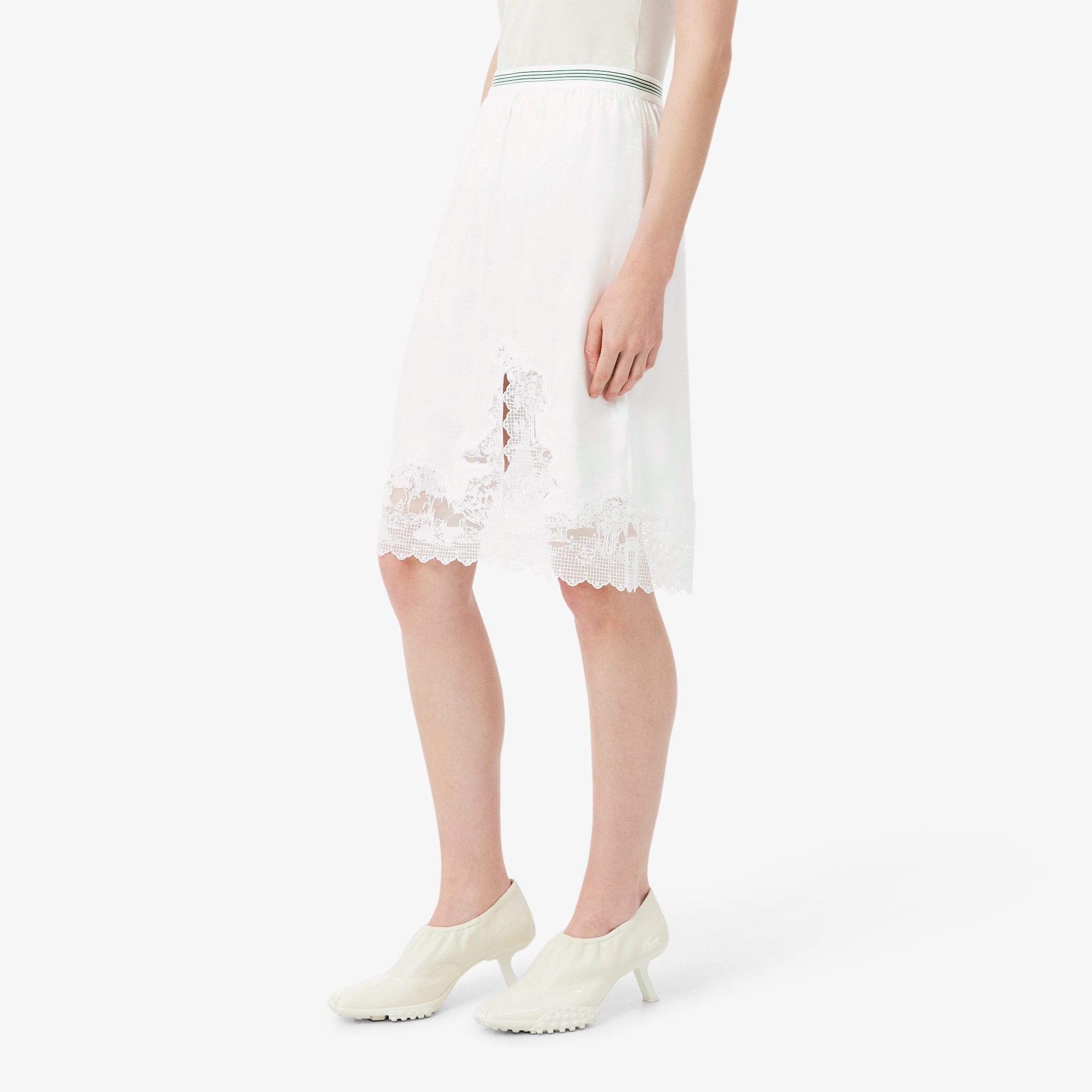 『SS26 Fashion Show』 ランドスケープ刺しゅうチュールスカート