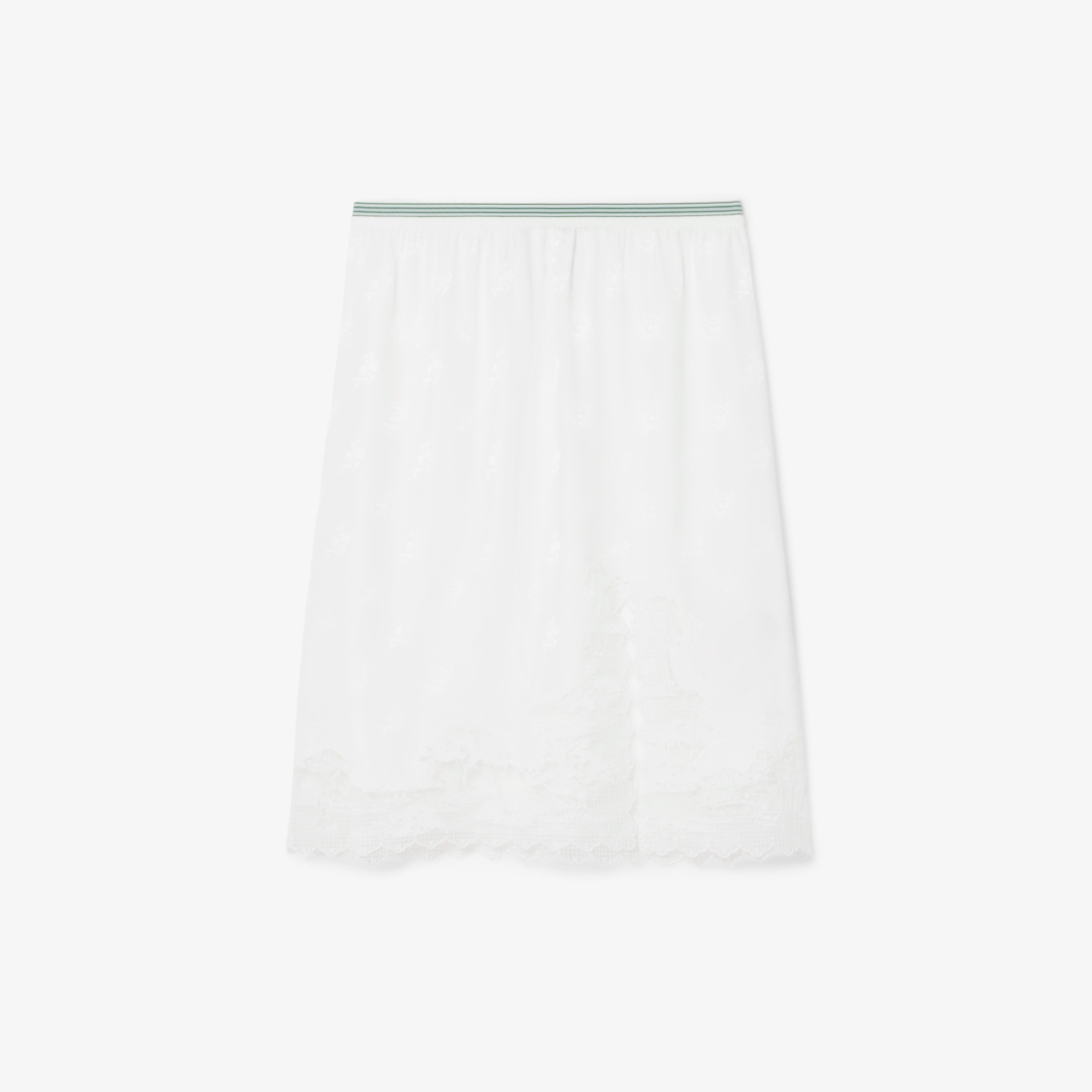 『SS26 Fashion Show』 ランドスケープ刺しゅうチュールスカート