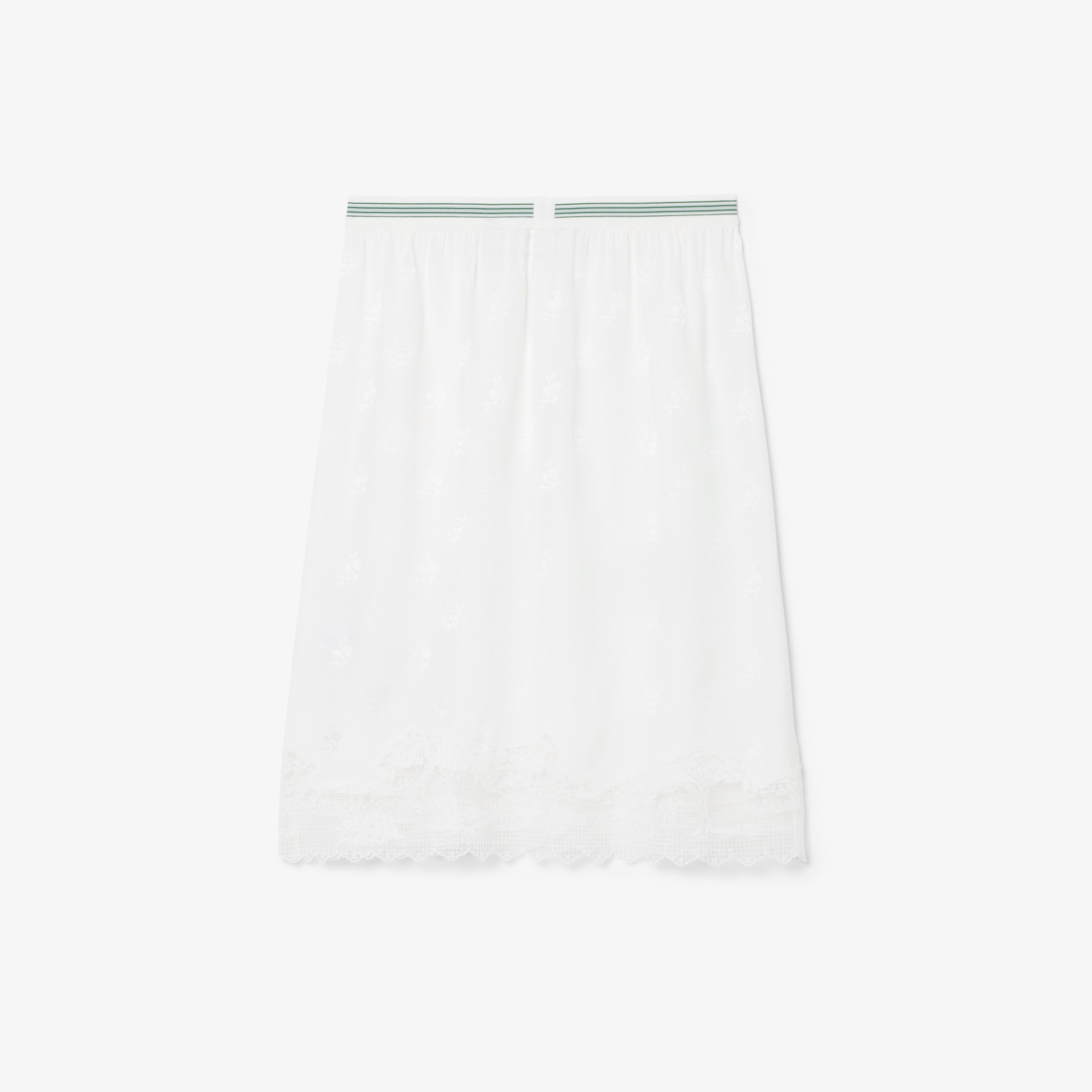 『SS26 Fashion Show』 ランドスケープ刺しゅうチュールスカート