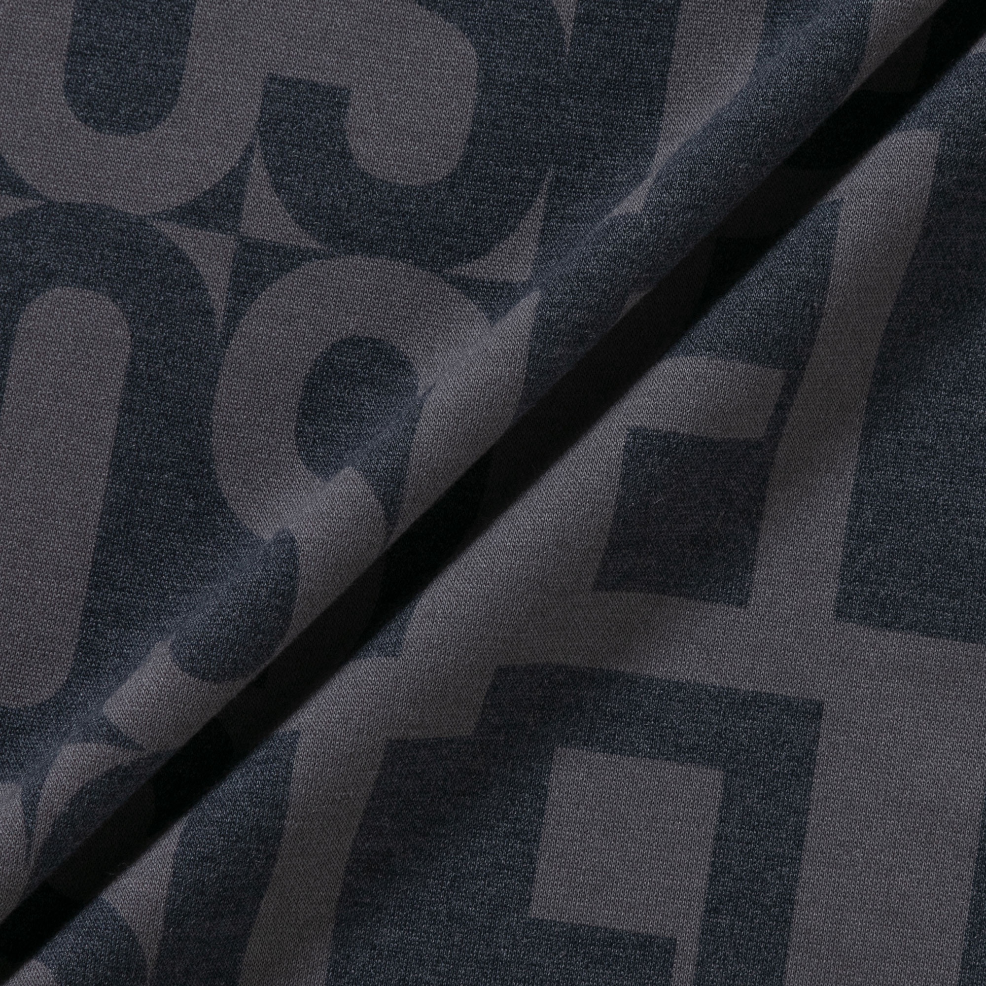 クールマックスブランドネームロゴ総柄Tシャツ