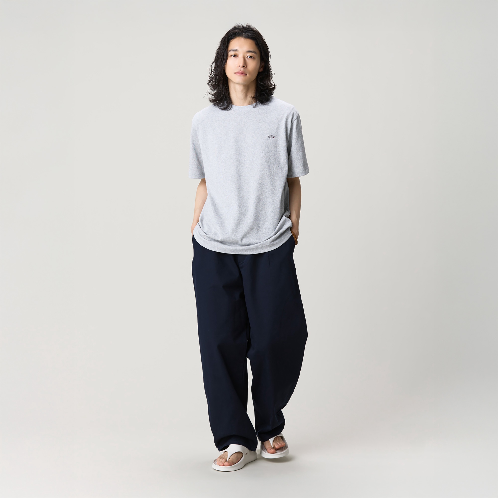 アウトラインクロッククルーネックTシャツ