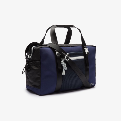 LACOSTE MOTION軽量ナイロンダッフルバッグ
