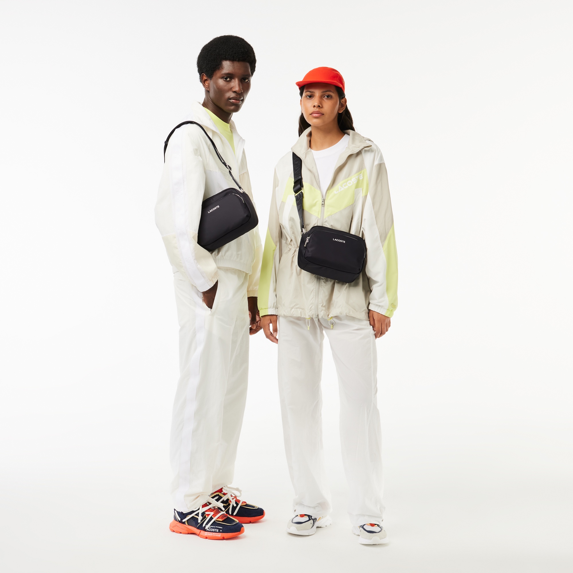 アクティブナイロン ロゴスモールショルダーバッグ