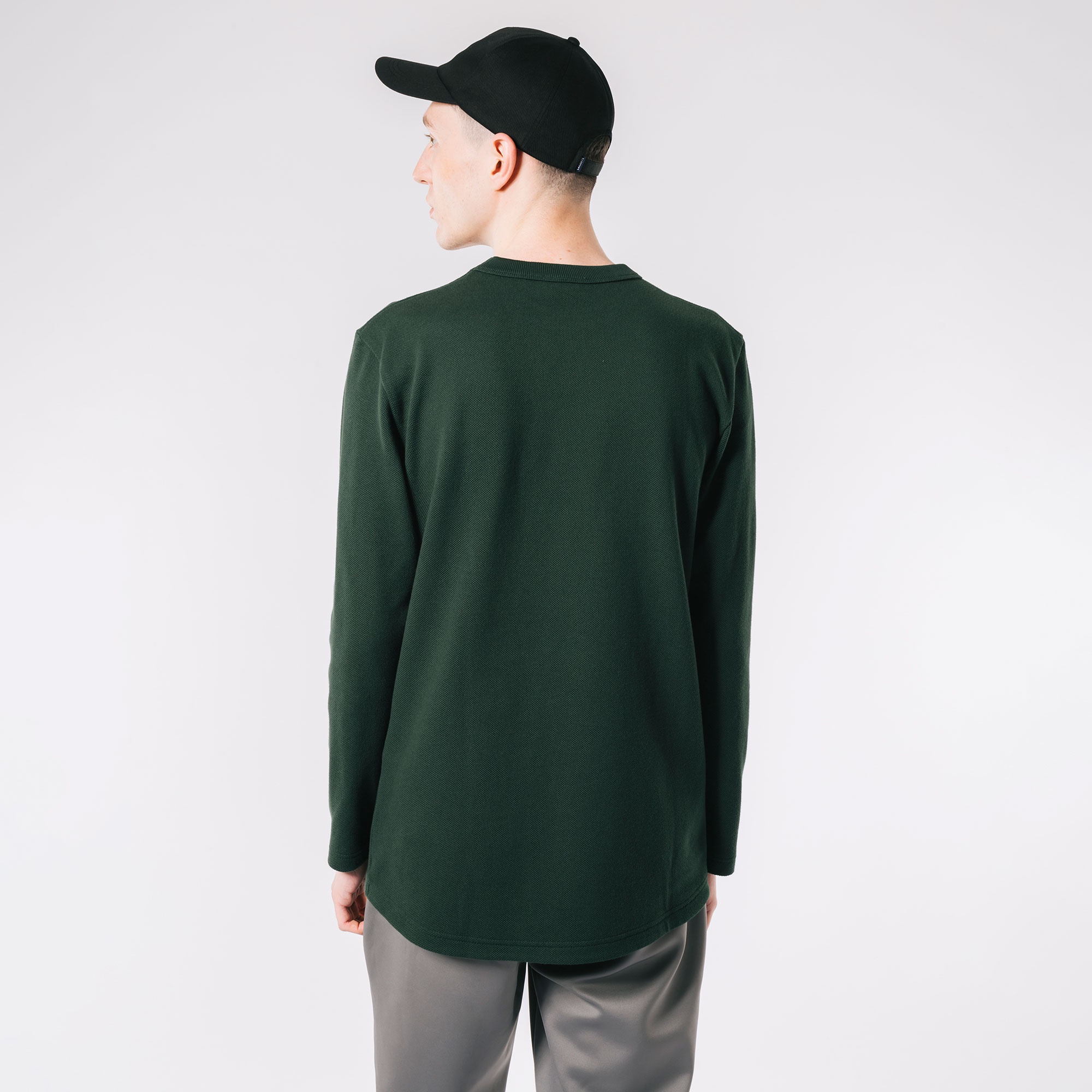 クラシックフィットロングスリーブTシャツ