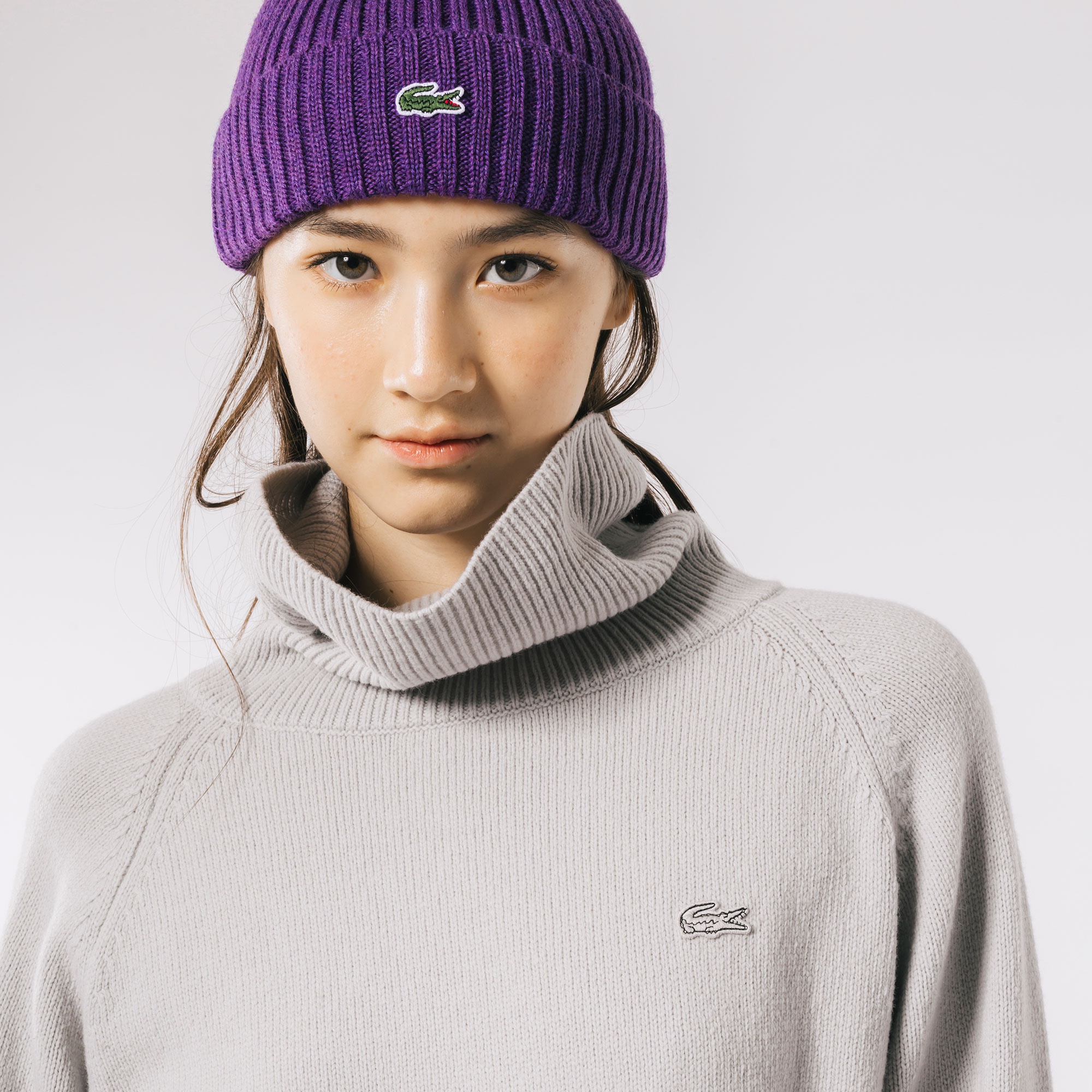 ミドルゲージタートルネックニットセーター