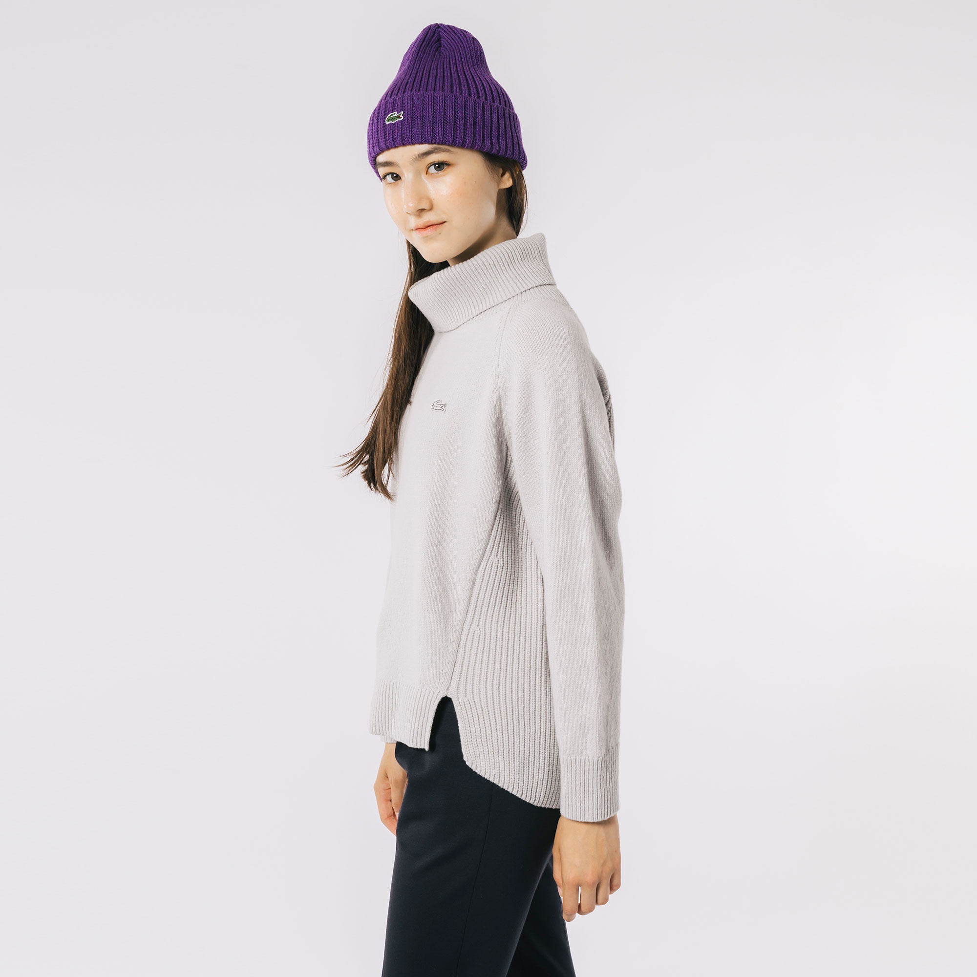 ミドルゲージタートルネックニットセーター