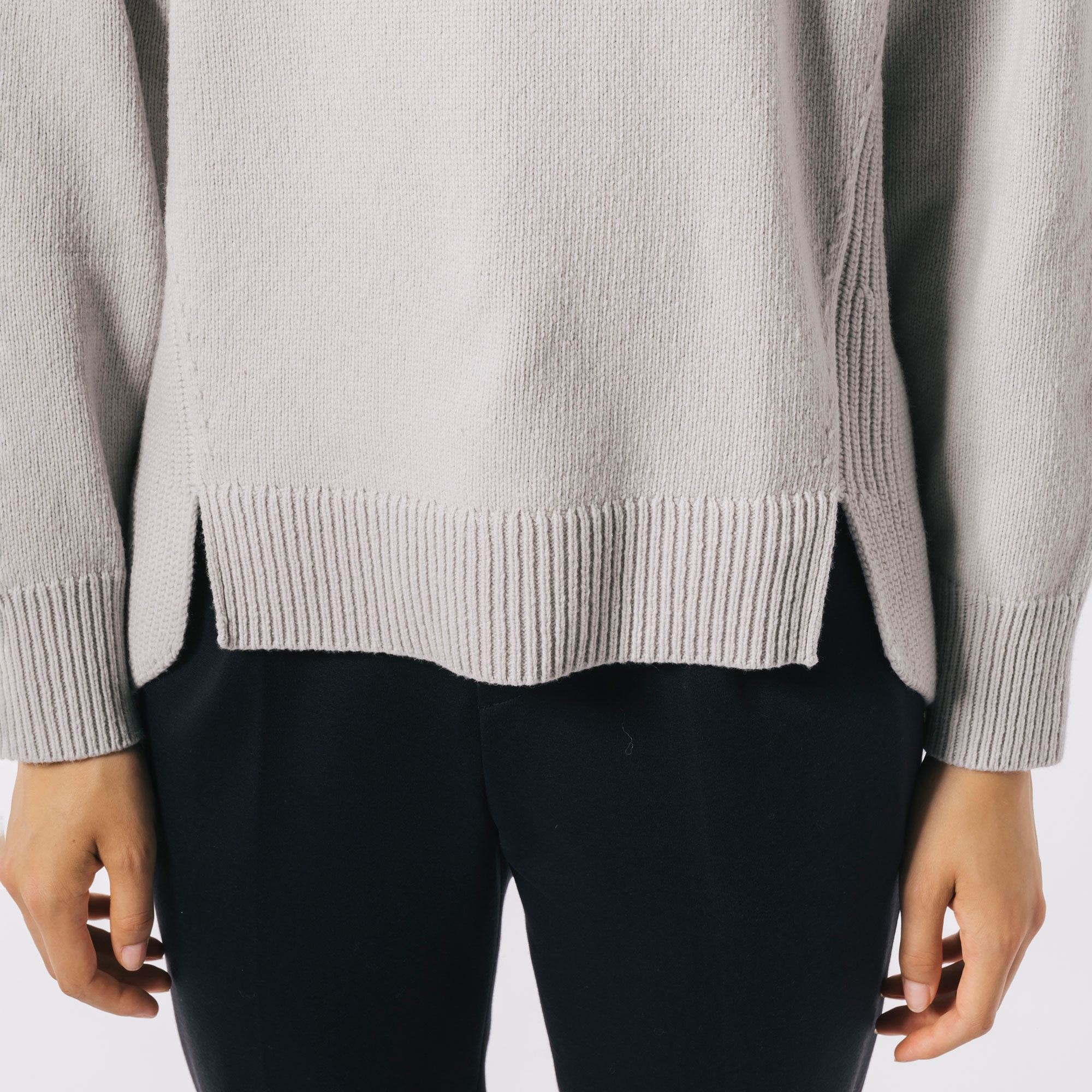 ミドルゲージタートルネックニットセーター