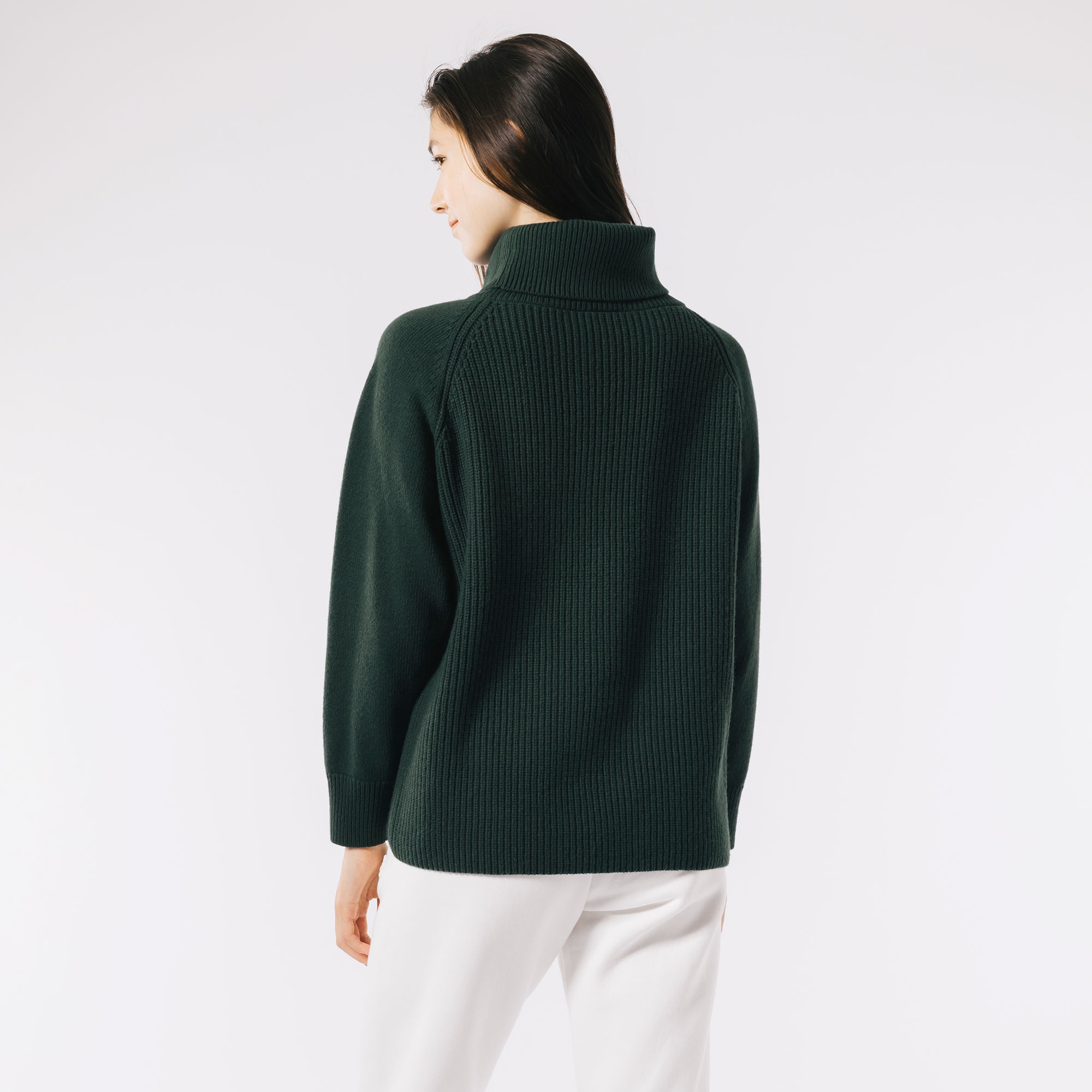 ミドルゲージタートルネックニットセーター