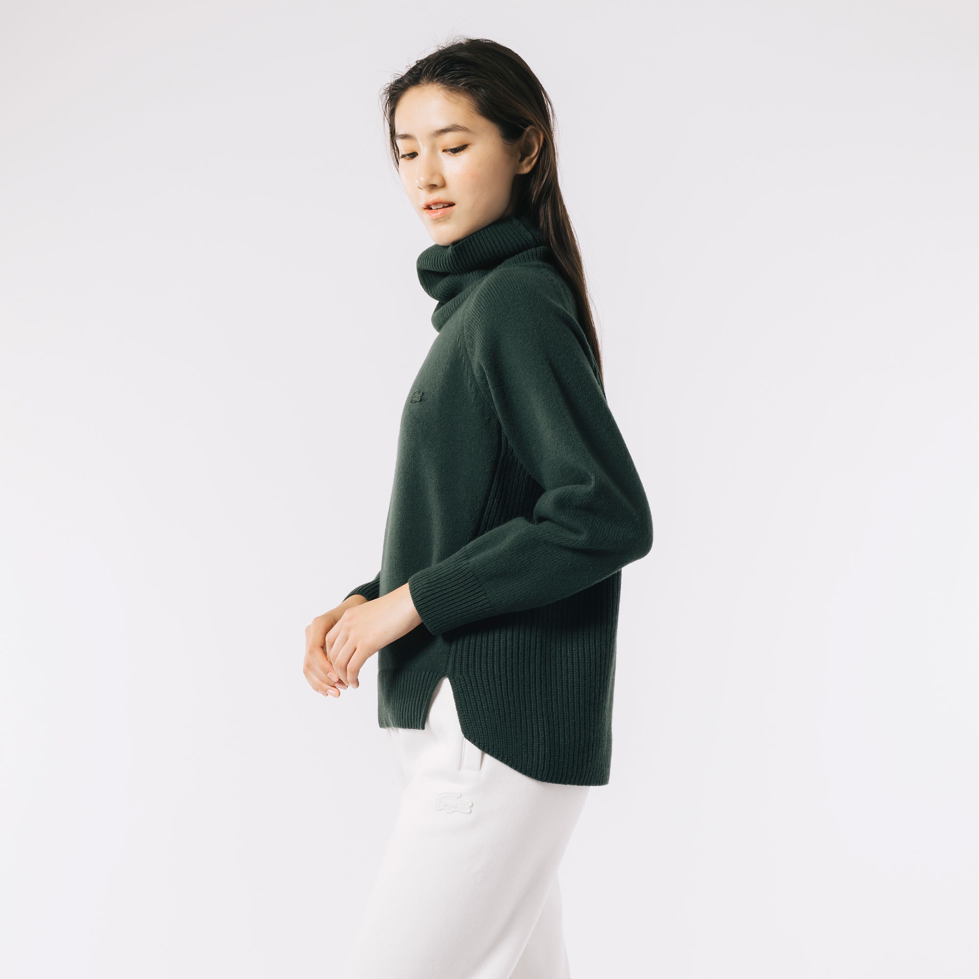 ミドルゲージタートルネックニットセーター