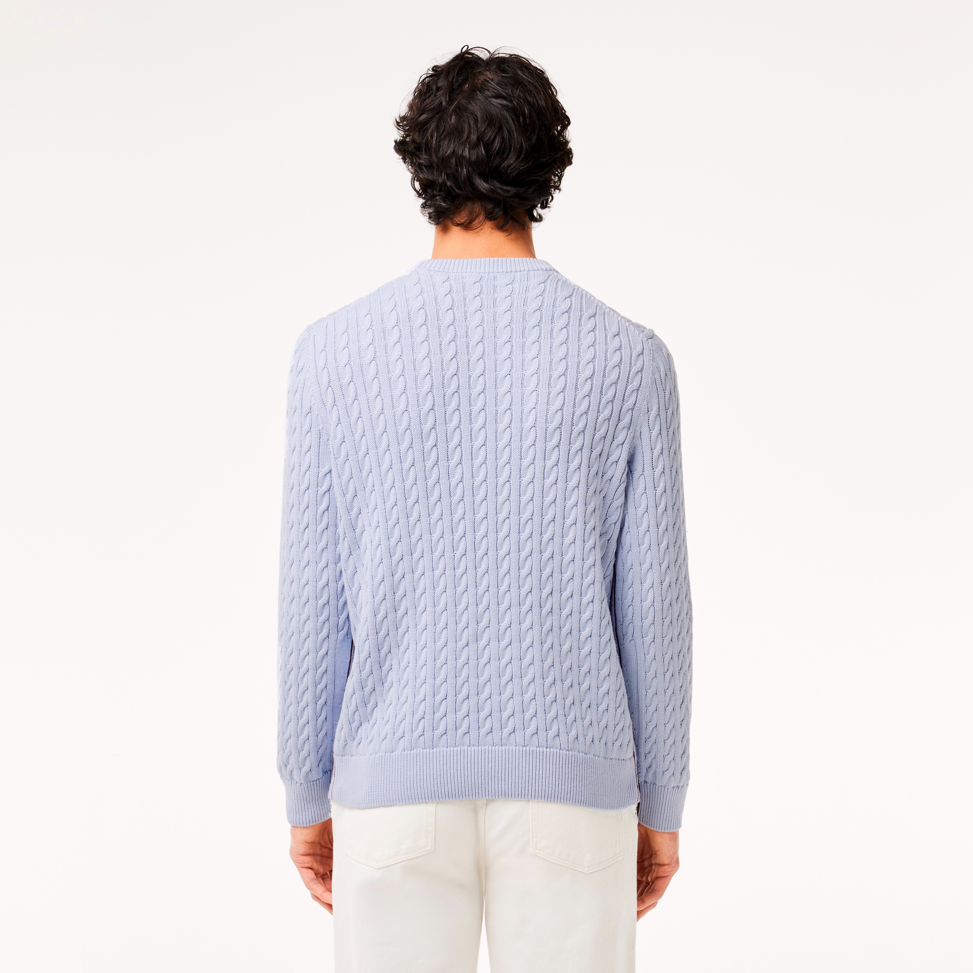 ケーブルニットセーター