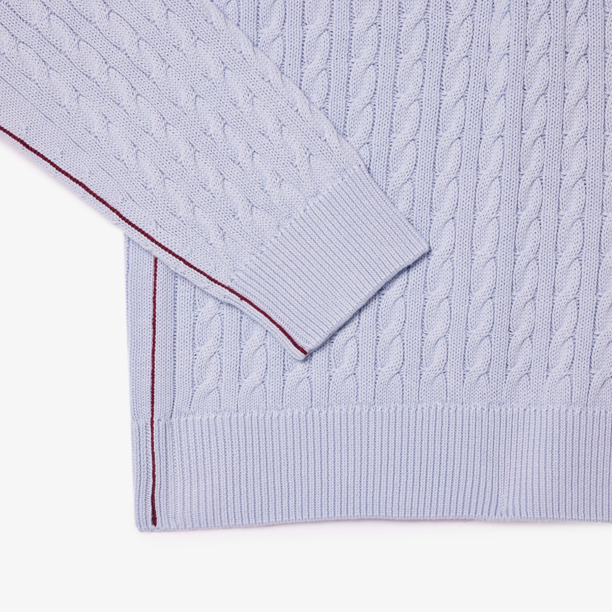 ケーブルニットセーター