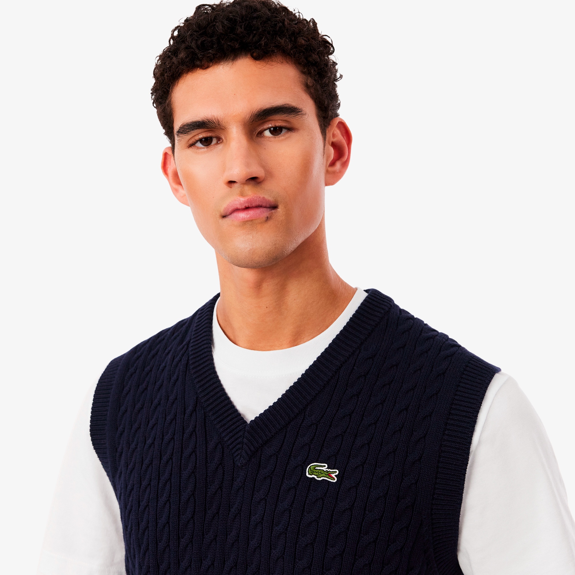 ケーブルニットVネックベスト