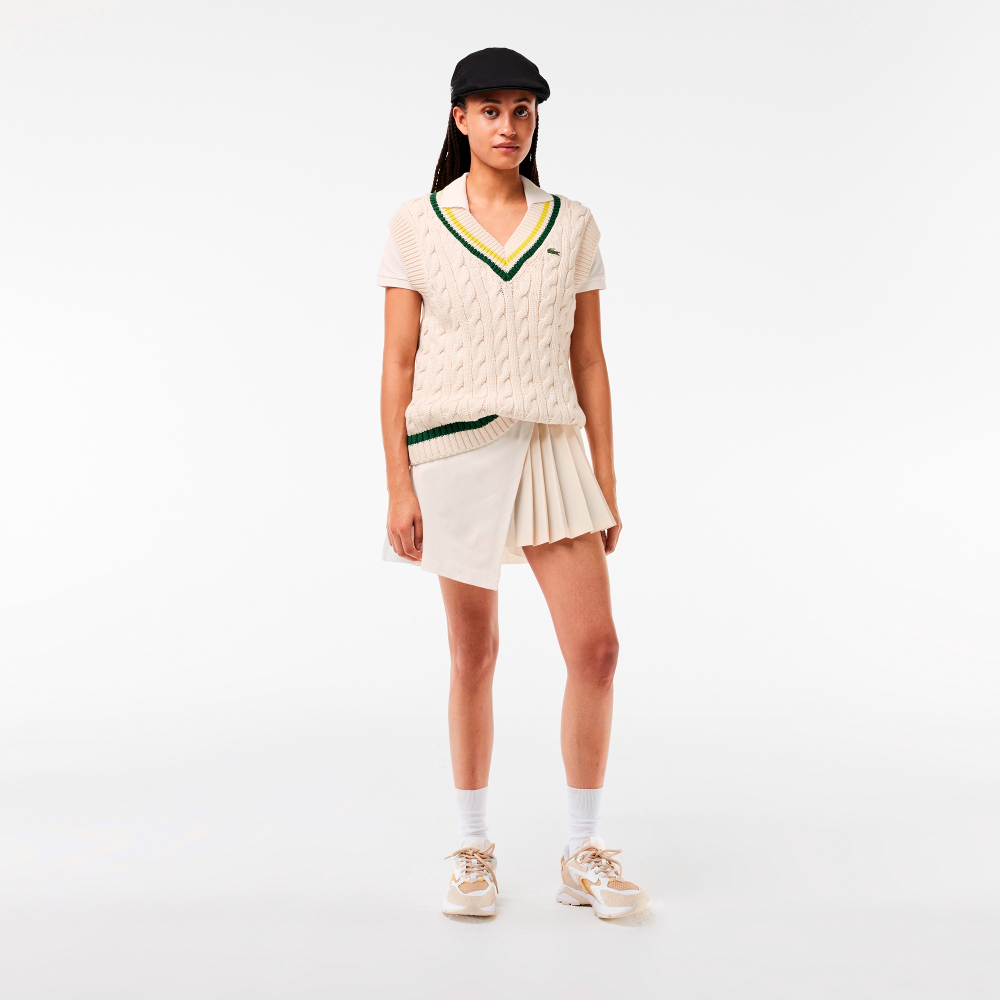 Vネックケーブルニットベスト