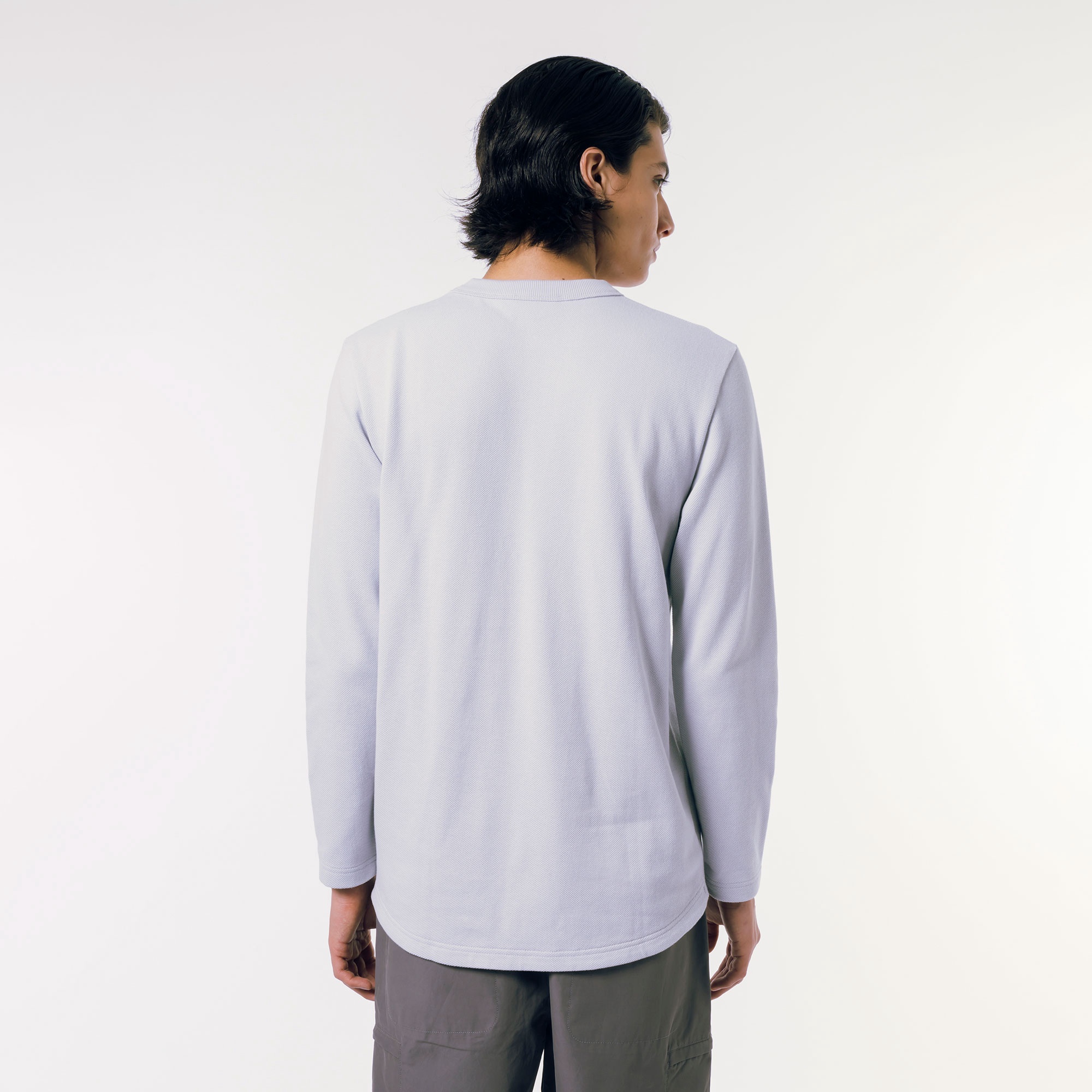 クラシックフィットロングスリーブTシャツ