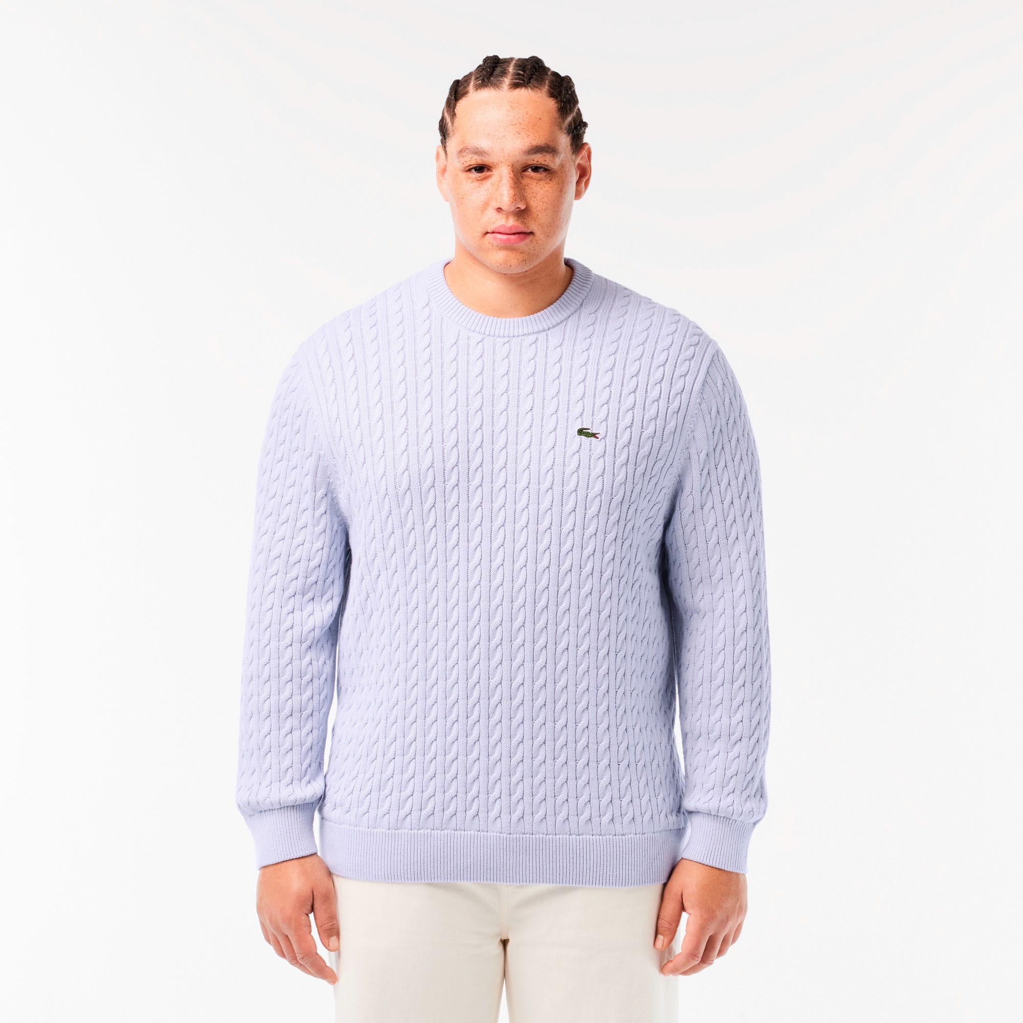 ケーブルニットセーター