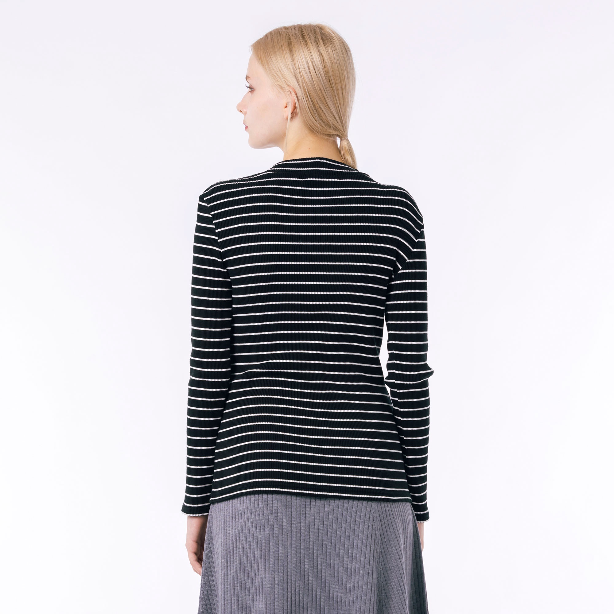 モックネックロングスリーブTシャツ