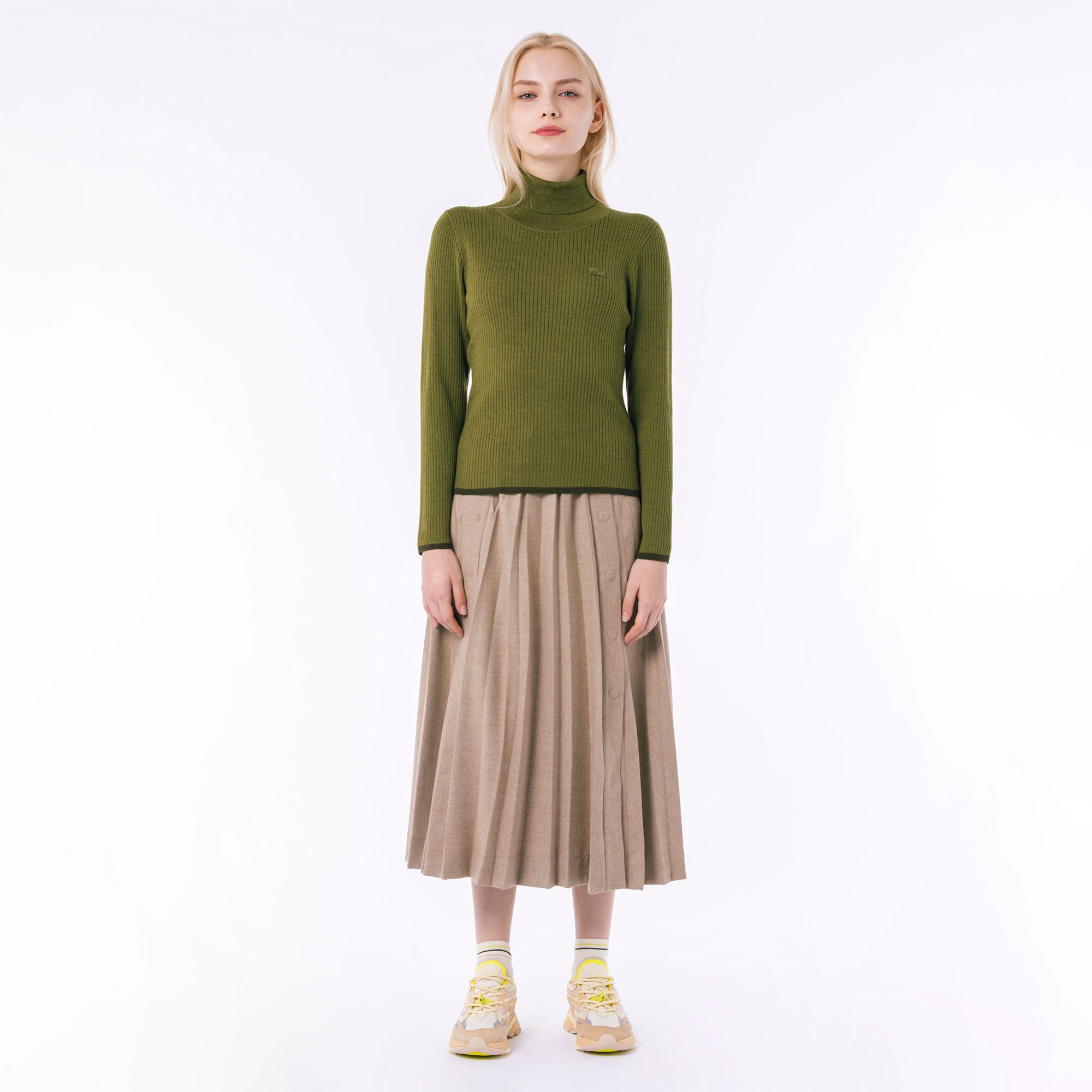 スリムフィットタートルネックセーター