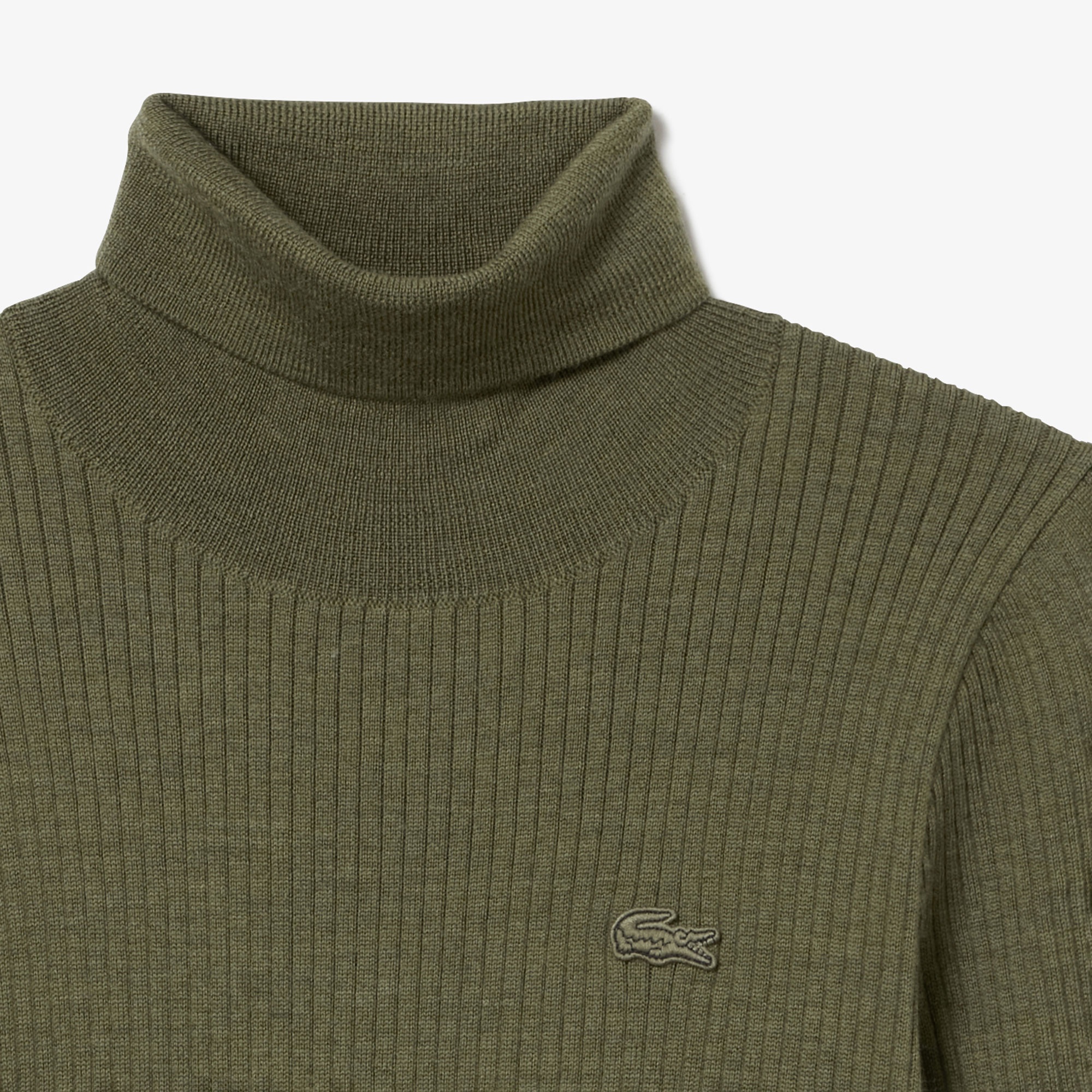 スリムフィットタートルネックセーター