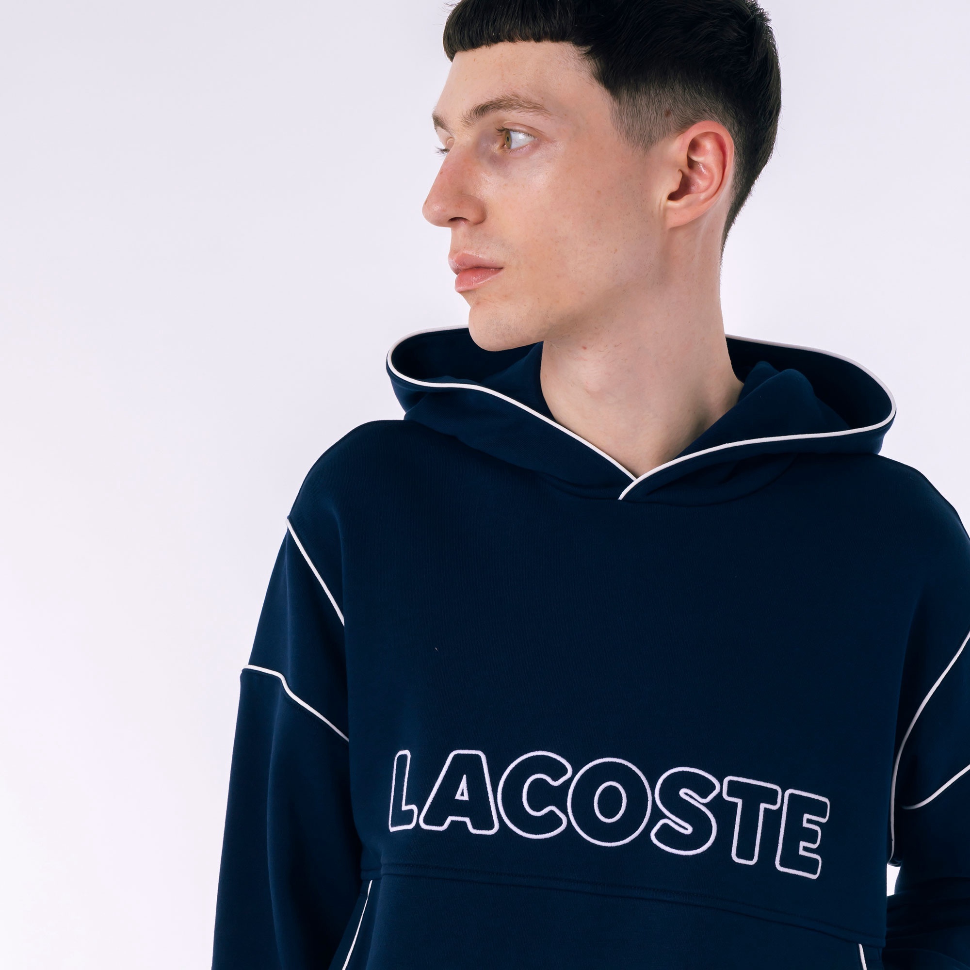 アウトラインネームステッチスウェットフーディー