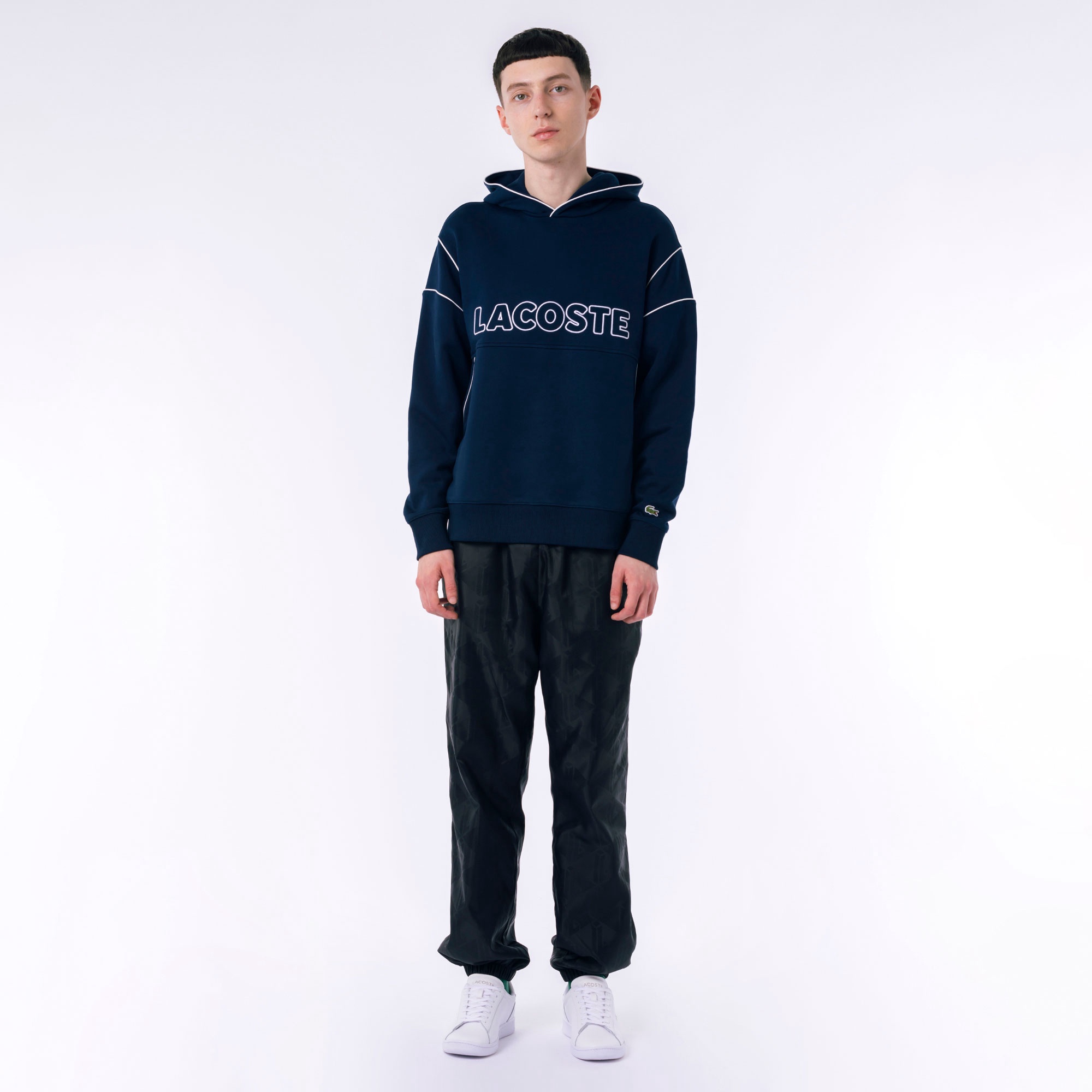 アウトラインネームステッチスウェットフーディー