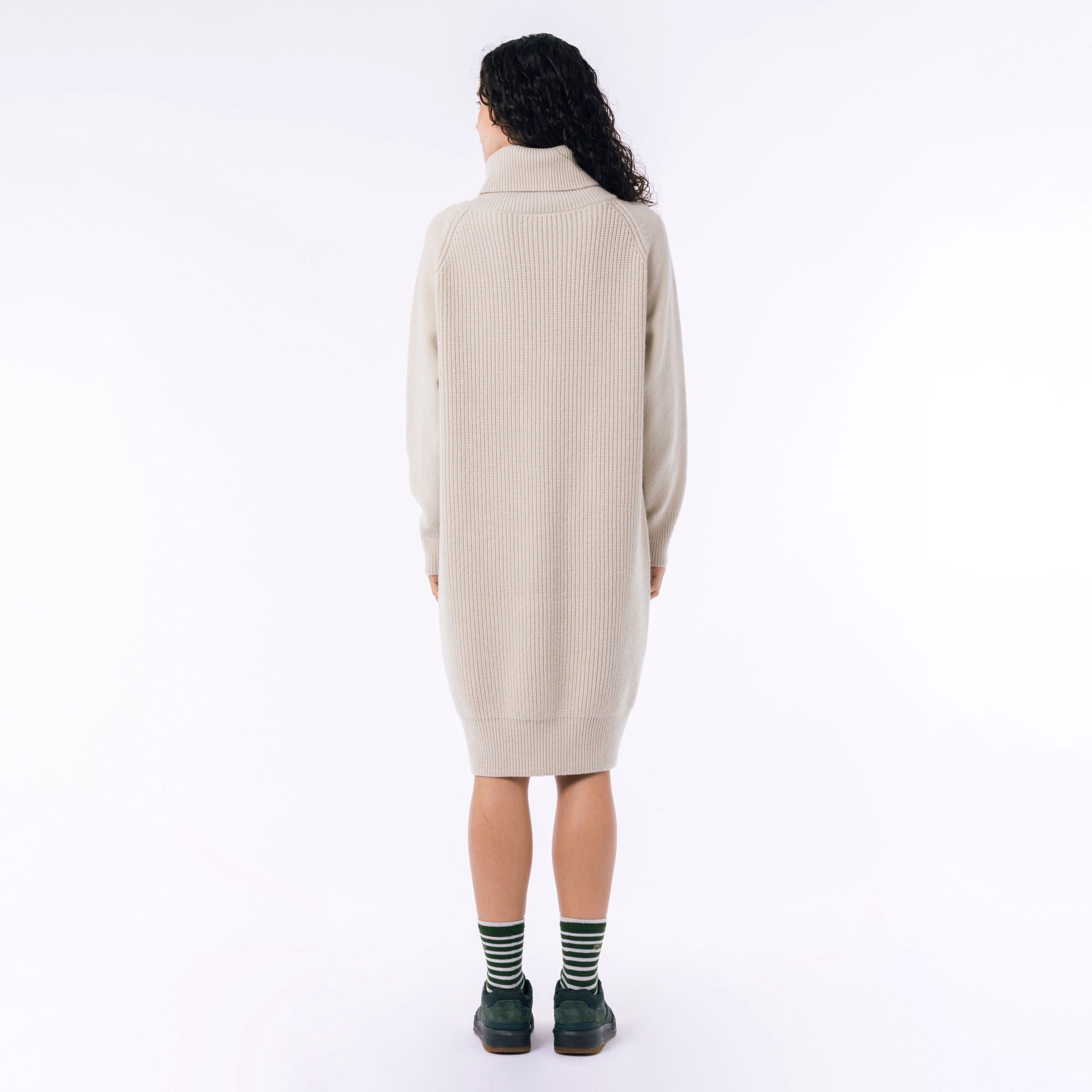 ミドルゲージタートルネックニットドレス