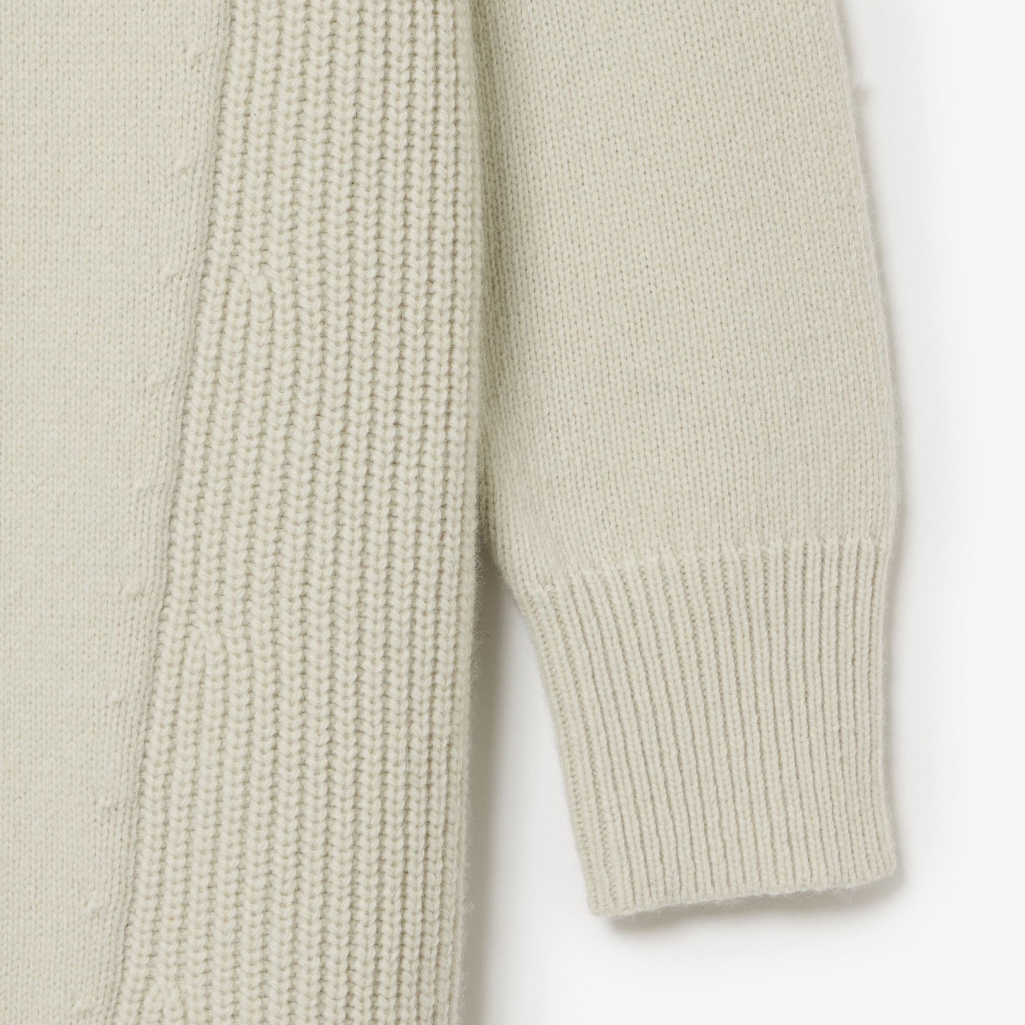 ミドルゲージタートルネックニットドレス