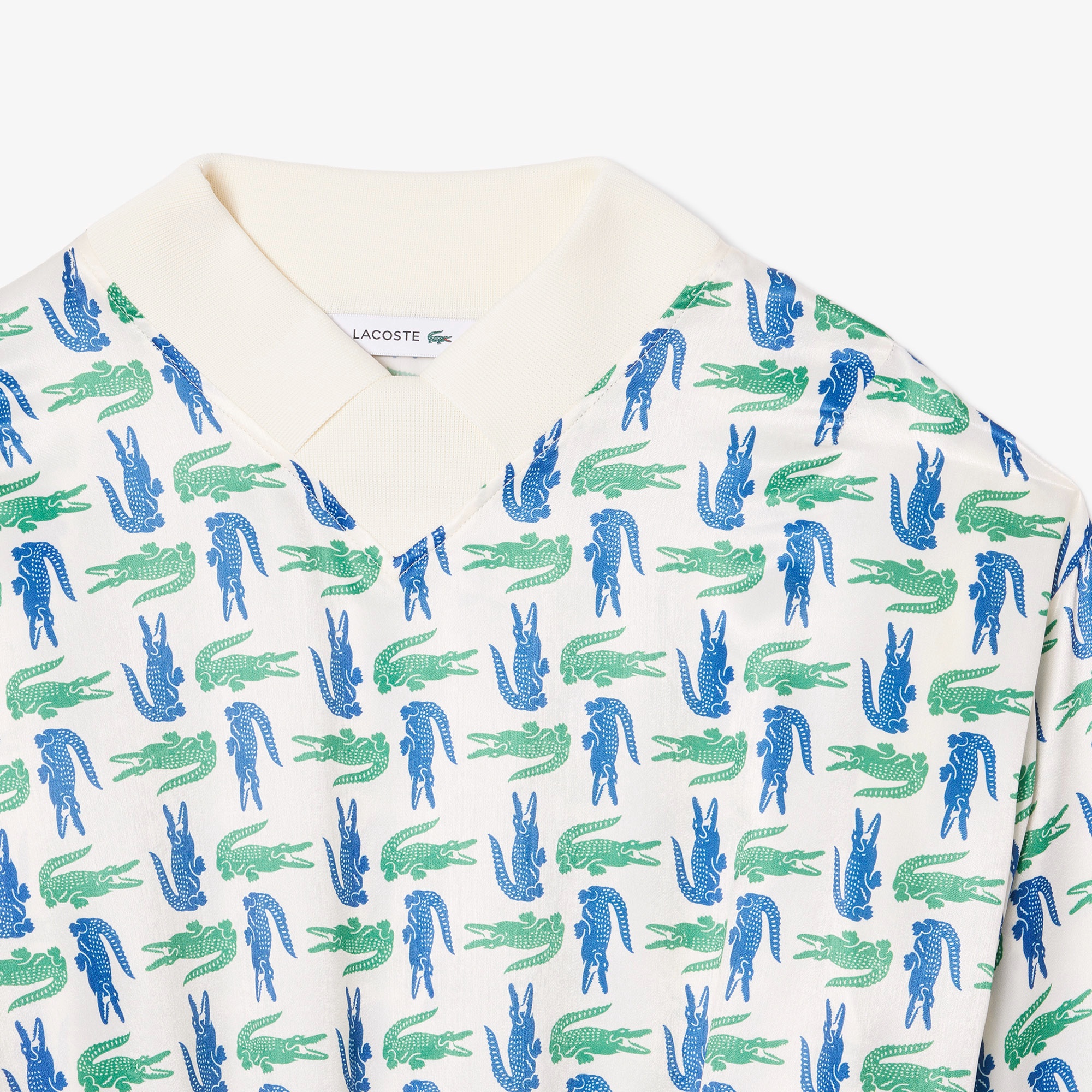 『FW24 Fashion Show』 プリーツサテンオールオーバーワニロゴドレス