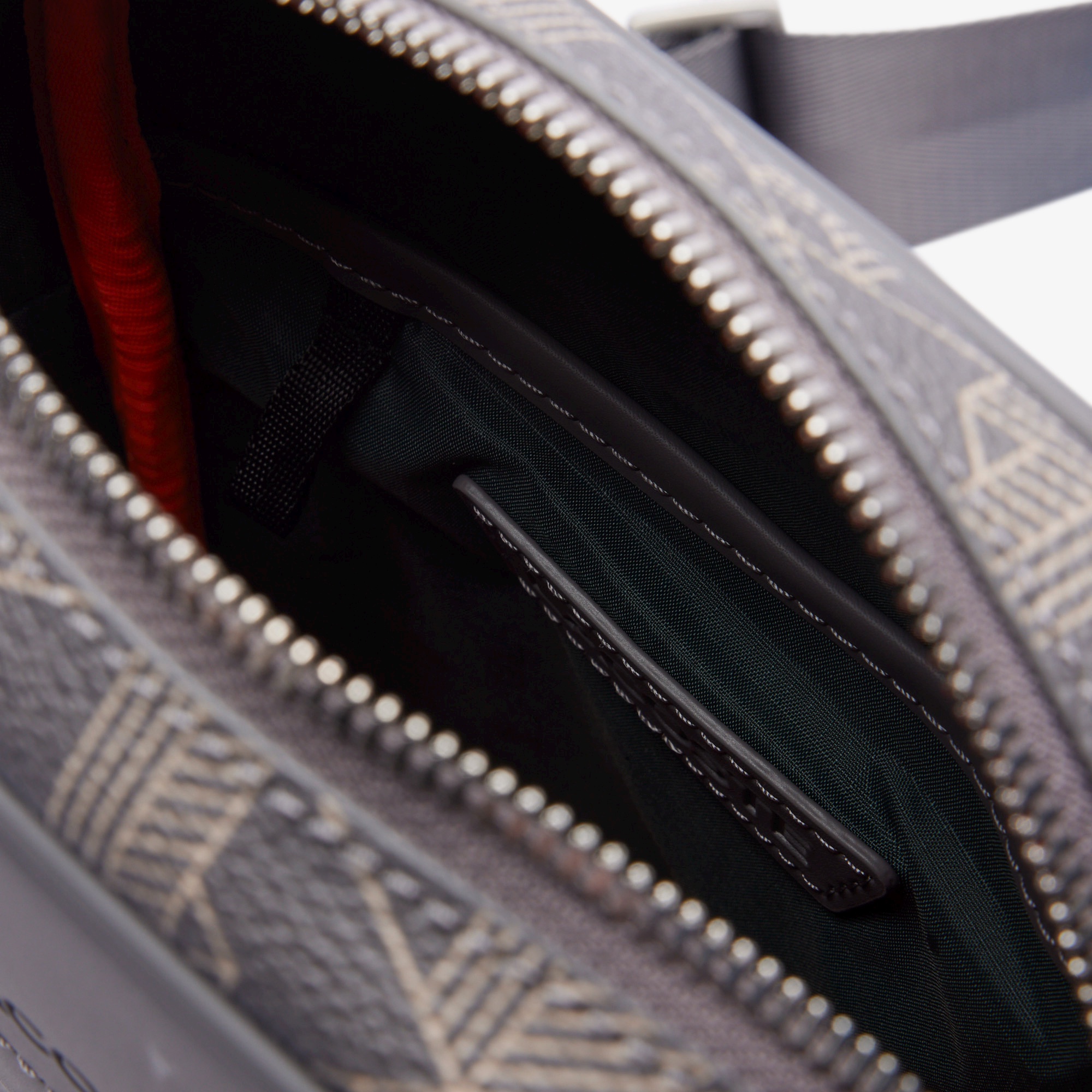 ザ ブレンド モノグラムバーティカルショルダーバッグ