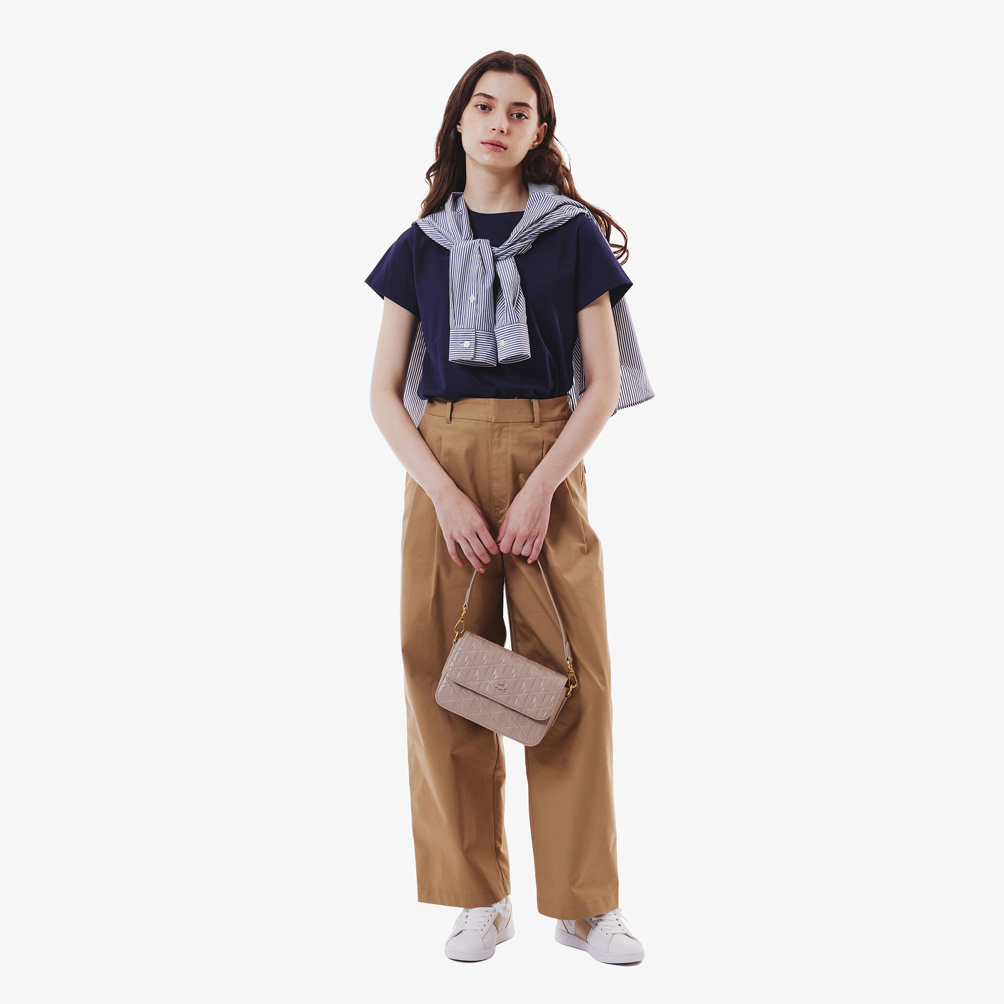 コンパクトブランドネームロゴTシャツ