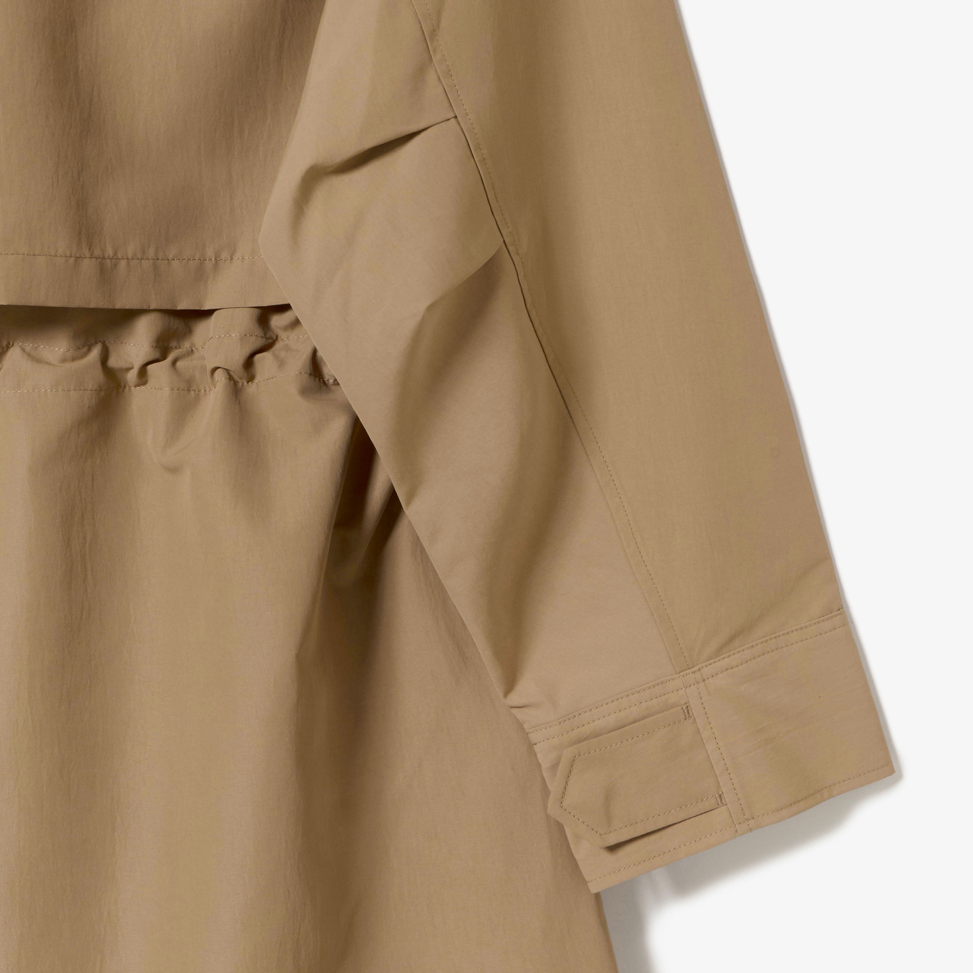 ユーティリティマウンテンパーカ