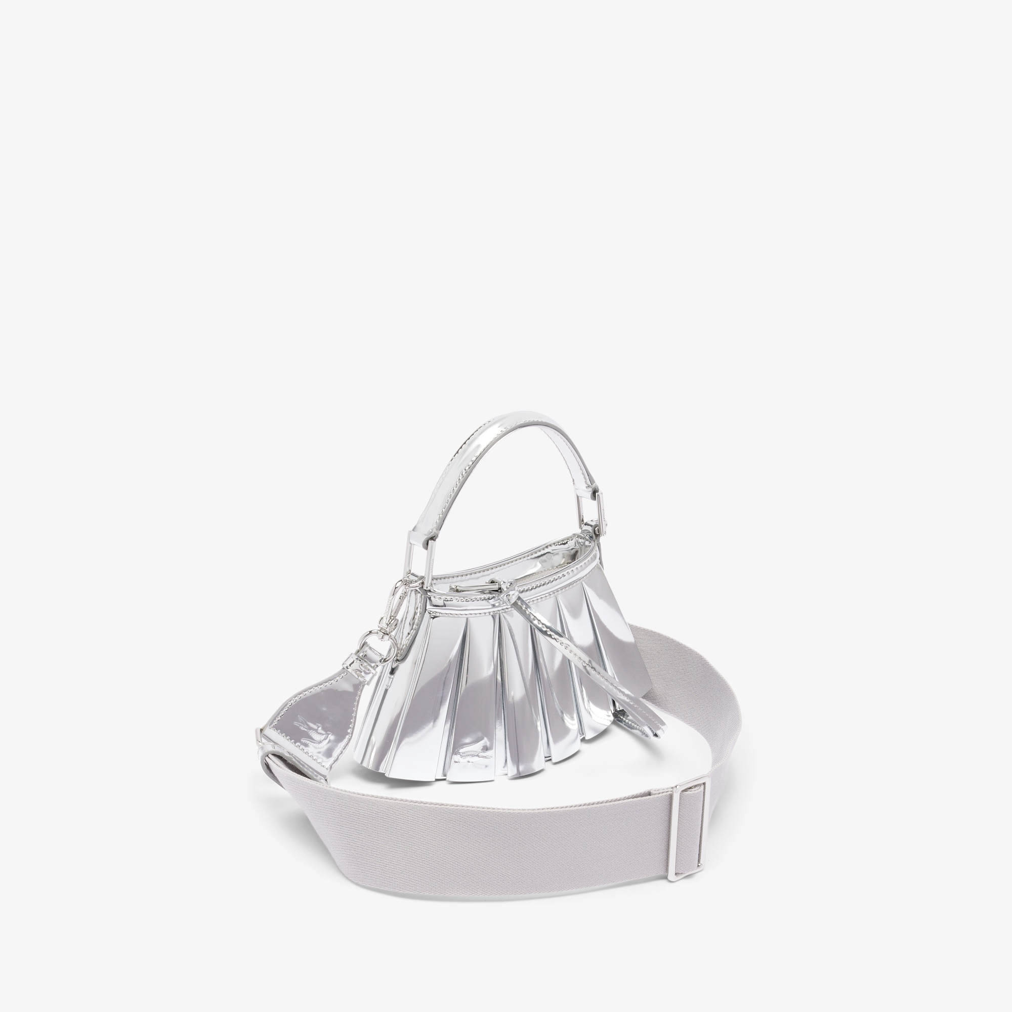 『FW25 Fashion Show』ランラン シルバーミラーレザーミニショルダーバッグ