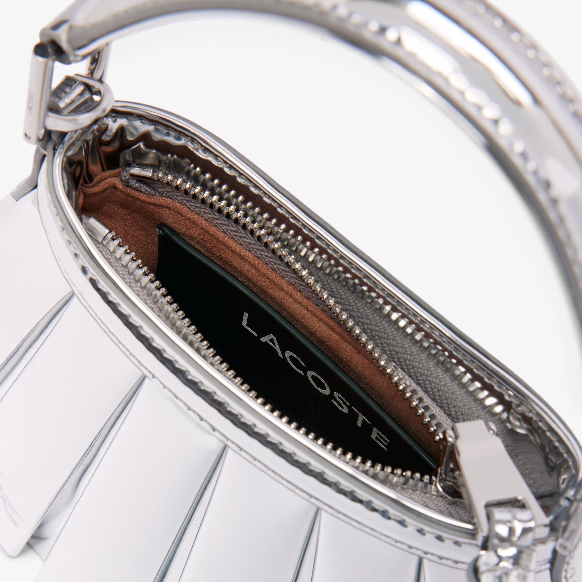 『FW25 Fashion Show』ランラン シルバーミラーレザーミニショルダーバッグ