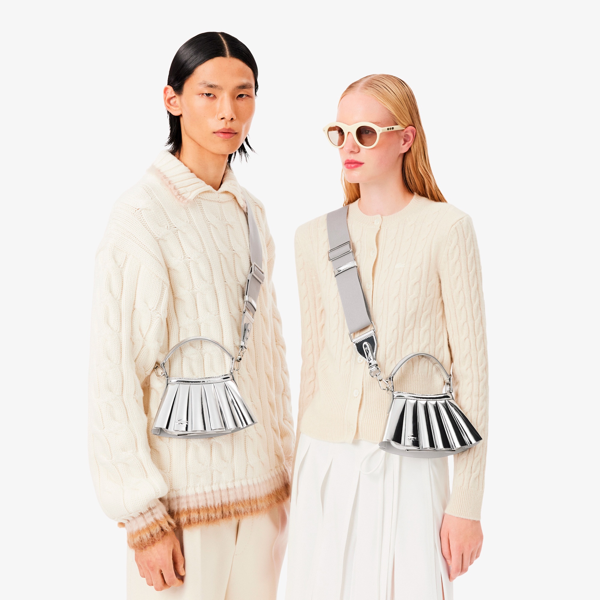 『FW25 Fashion Show』ランラン シルバーミラーレザーミニショルダーバッグ